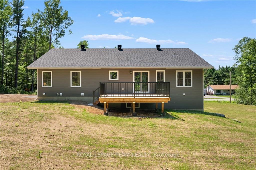 Photo 5 of 706 Royal Pines Road, North Algona Wilberforce, North Algona/Wilberforce Twp — HOMEH