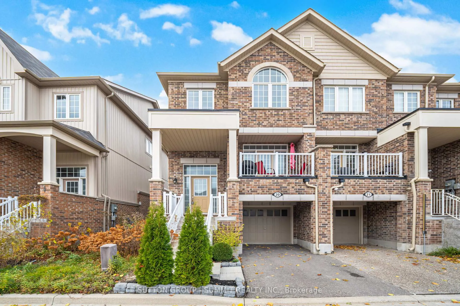 Front of Unit 20, 172 Parkinson Crescent