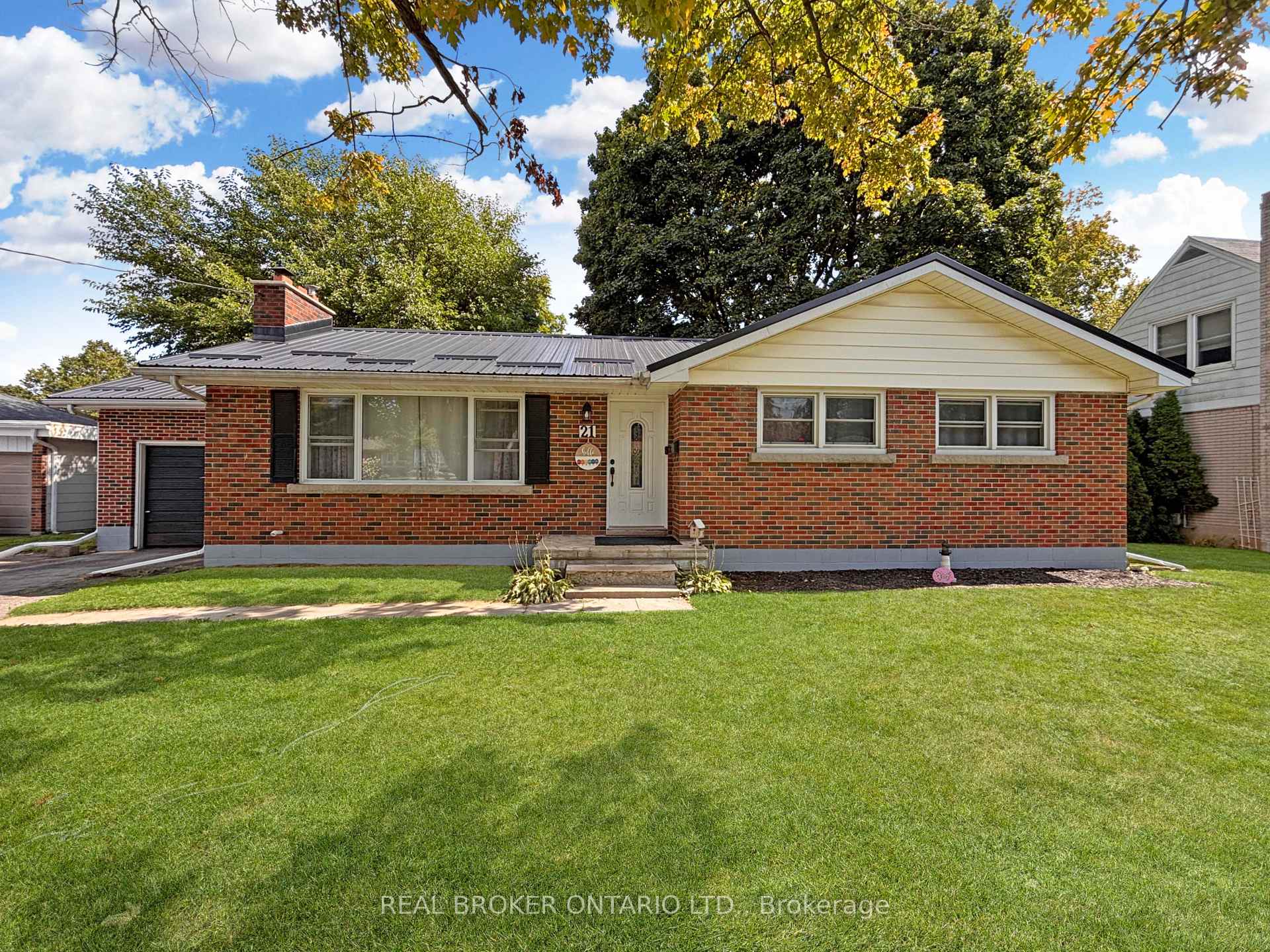 Photo 1 of 21 Richard Avenue, Norfolk, Simcoe — HOMEH