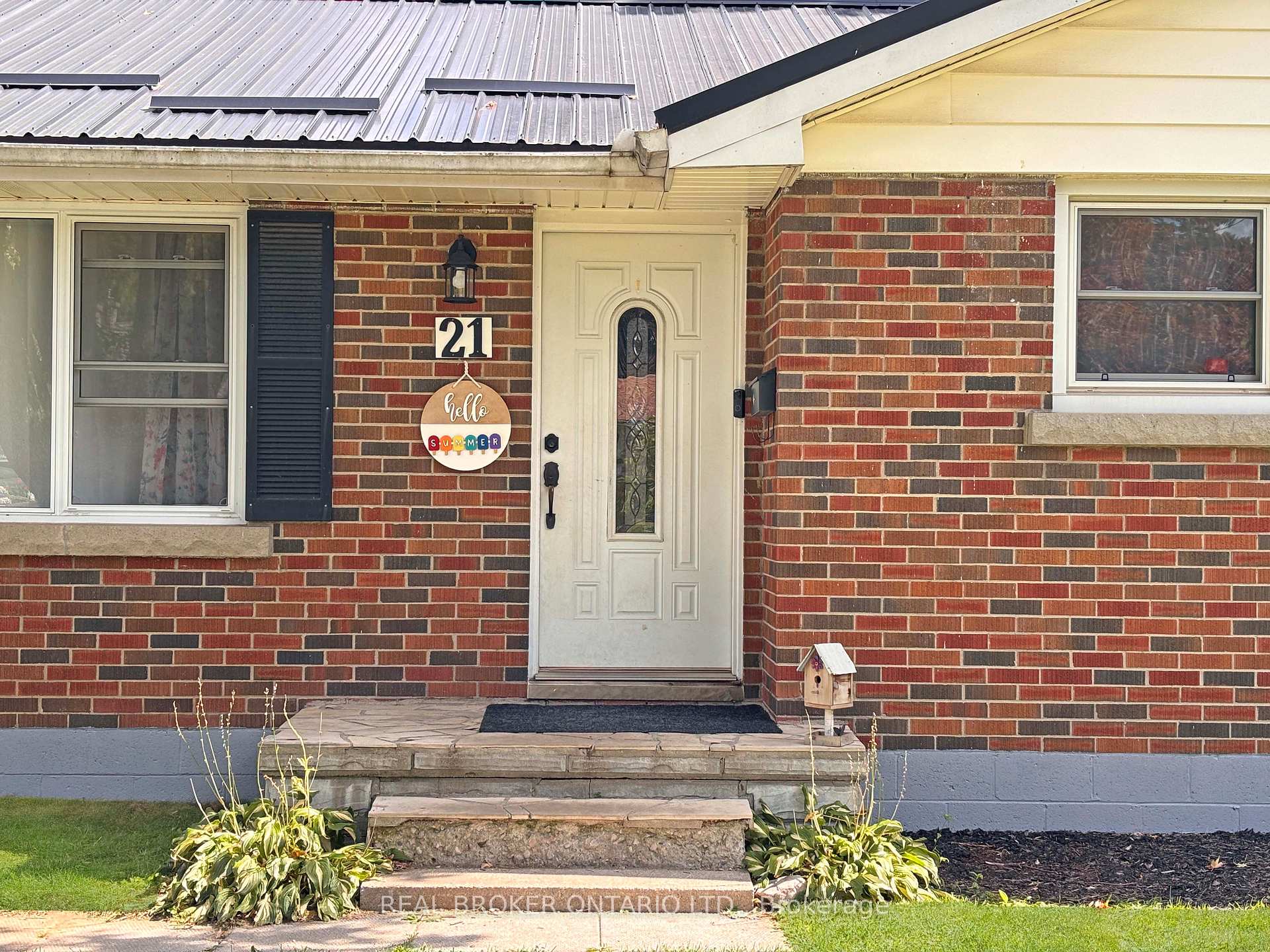 Photo 2 of 21 Richard Avenue, Norfolk, Simcoe — HOMEH