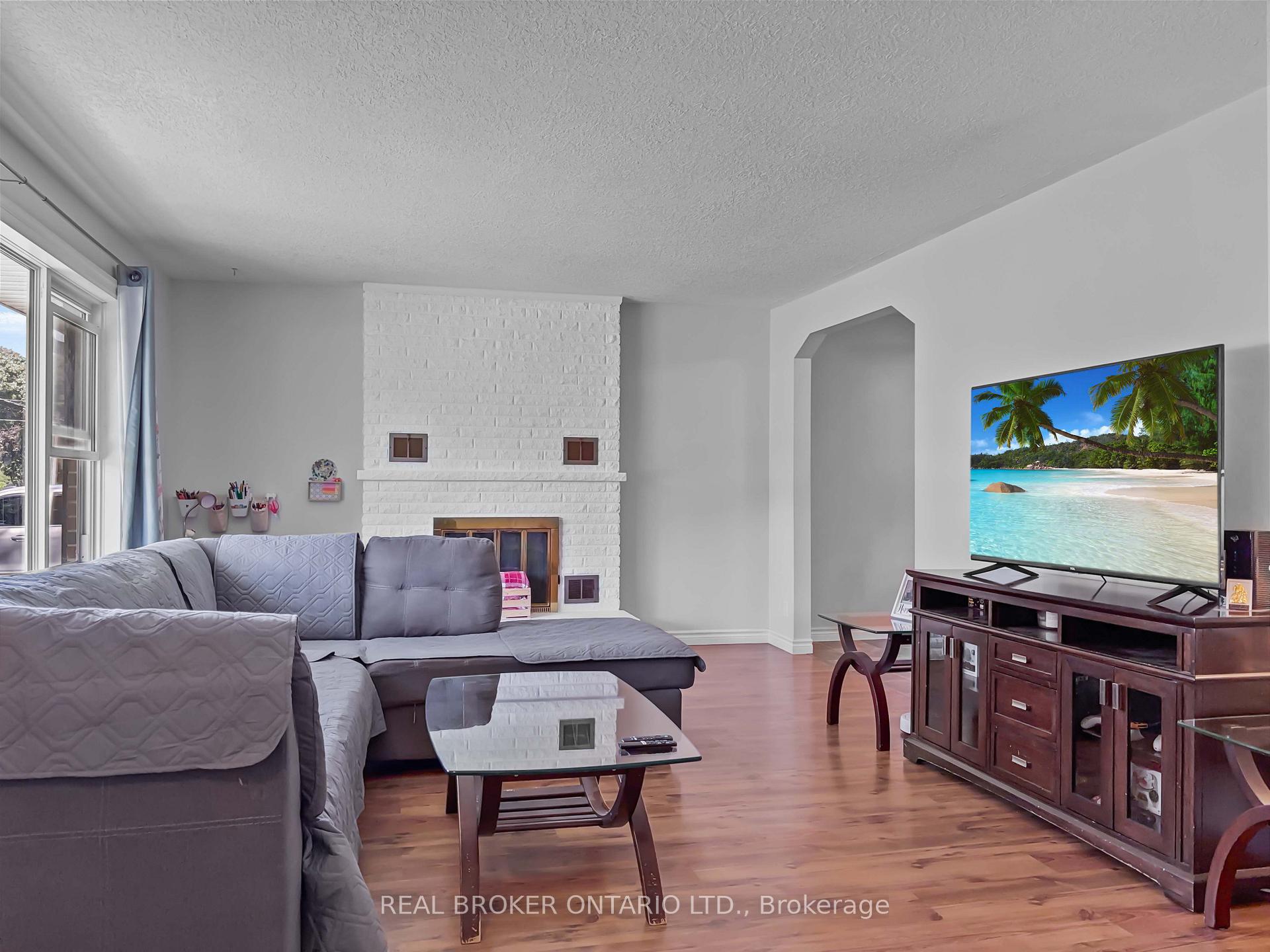 Photo 4 of 21 Richard Avenue, Norfolk, Simcoe — HOMEH