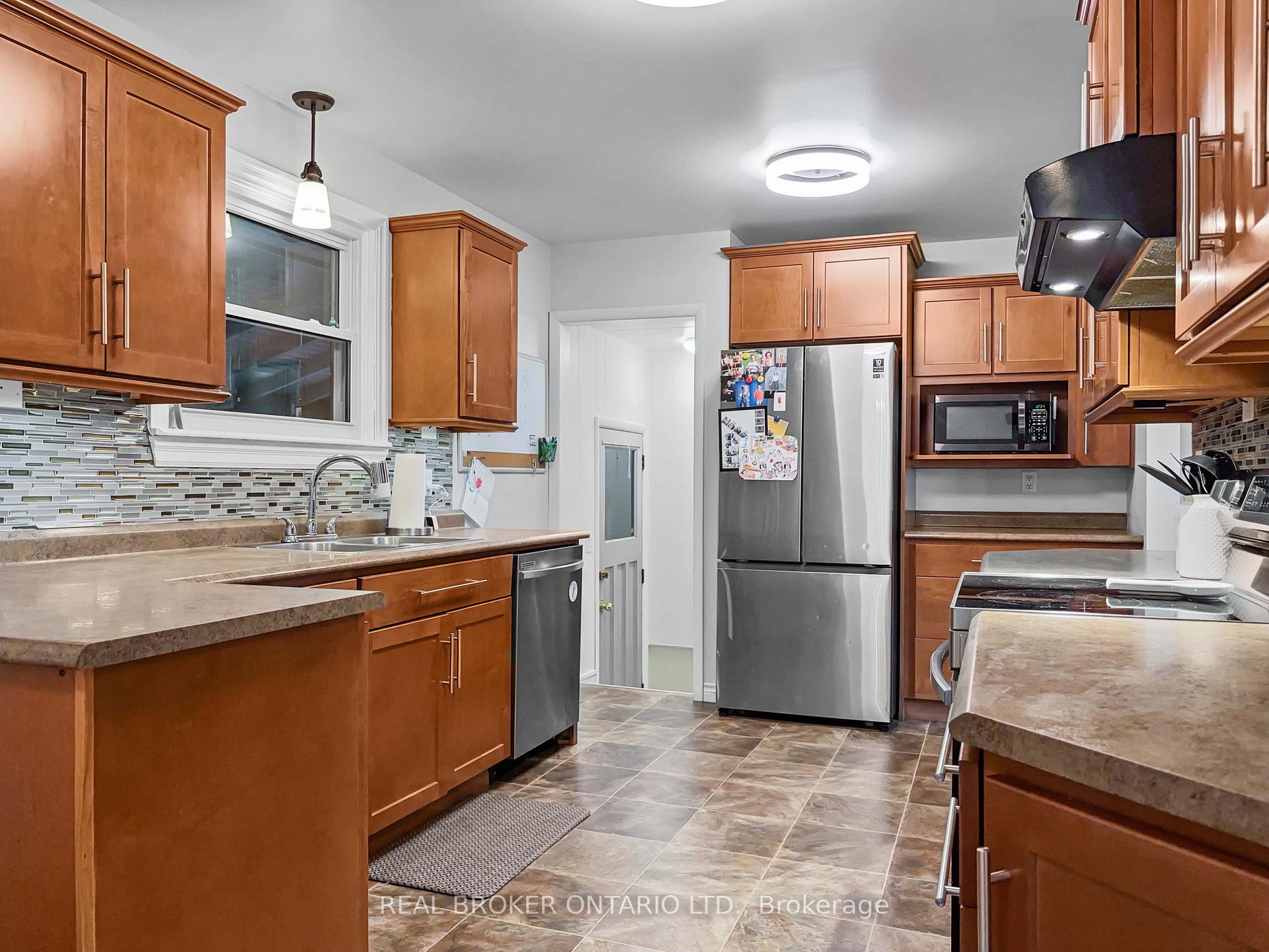 Photo 5 of 21 Richard Avenue, Norfolk, Simcoe — HOMEH