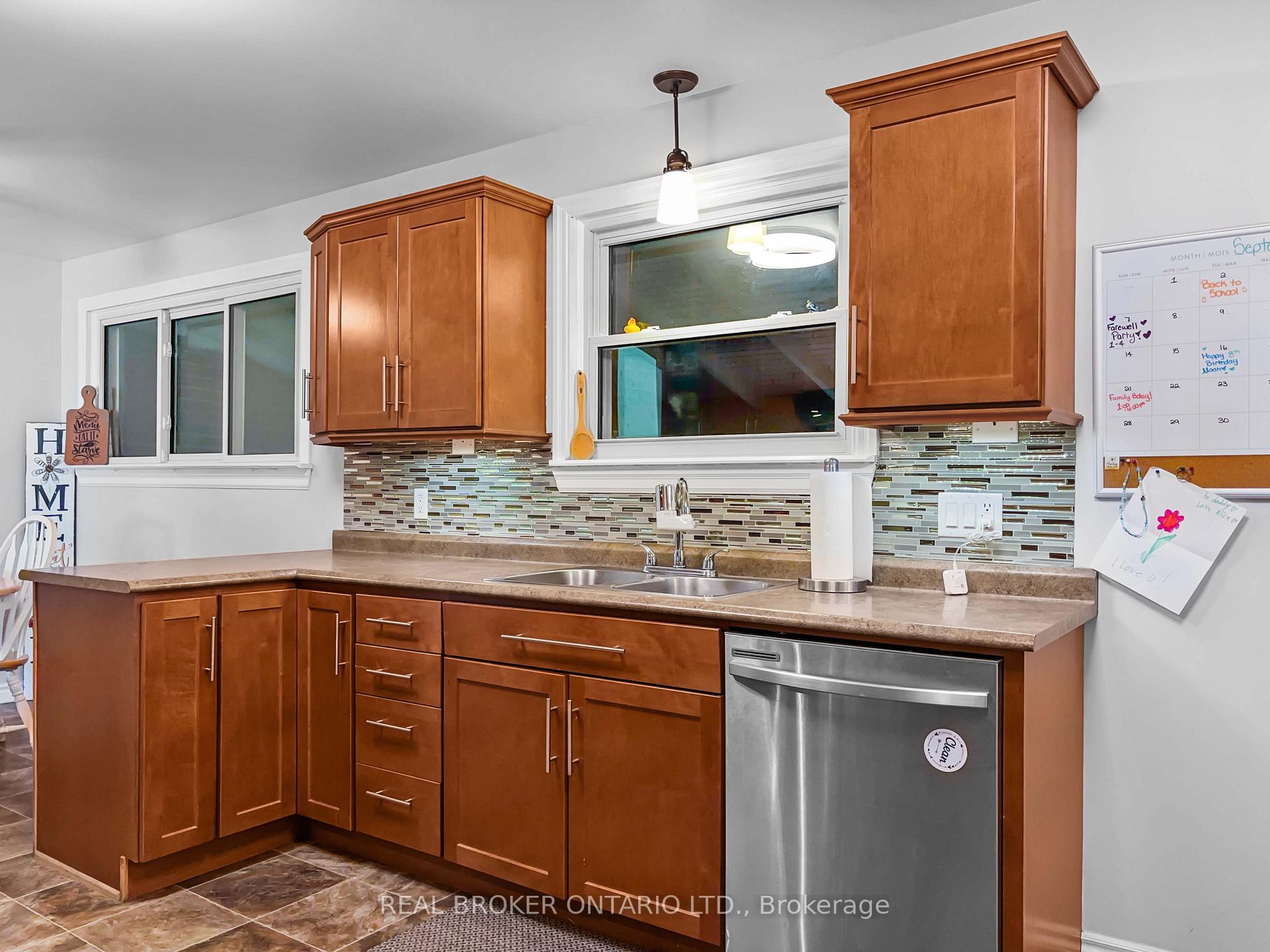 Photo 6 of 21 Richard Avenue, Norfolk, Simcoe — HOMEH