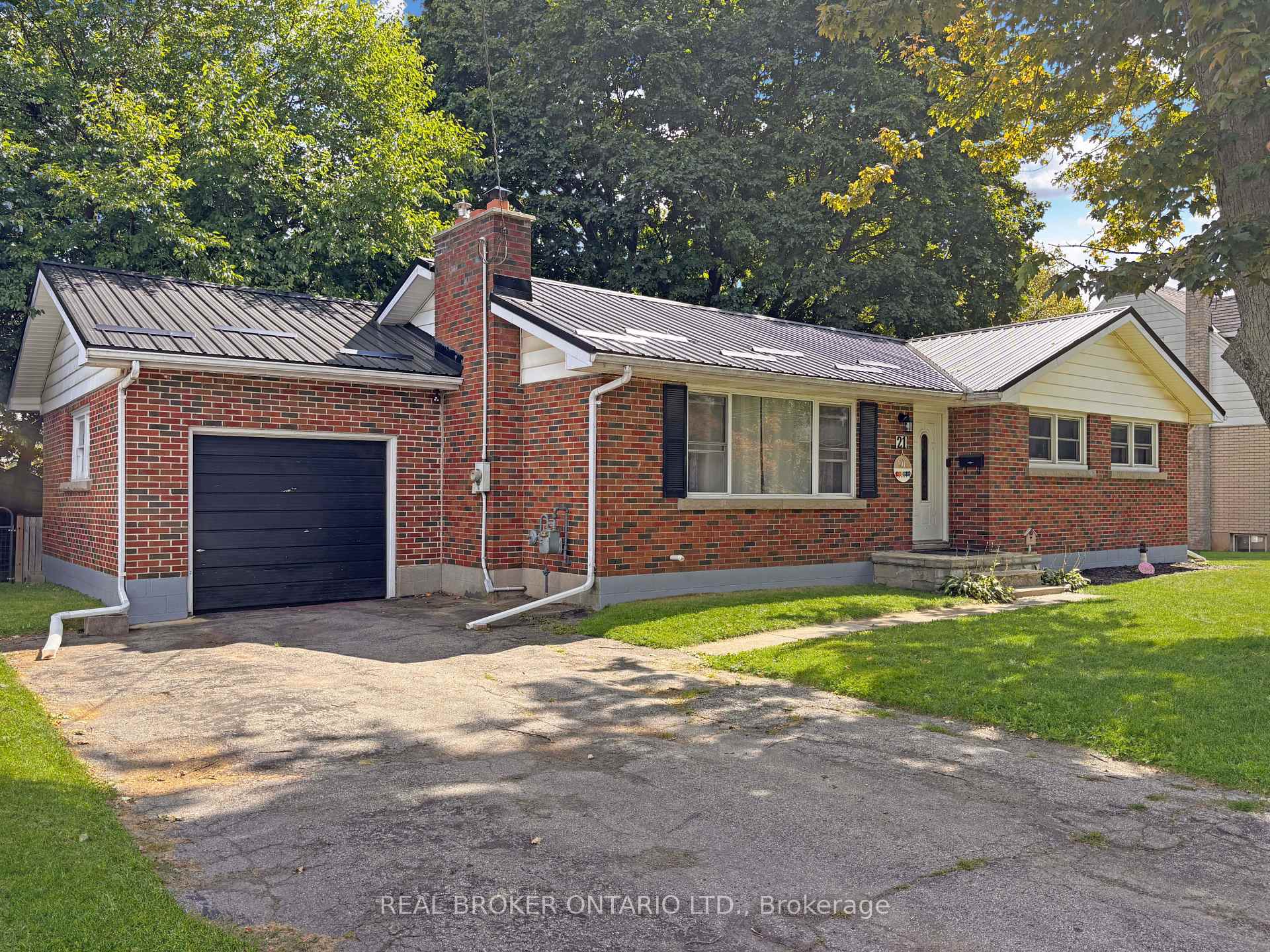 Photo 24 of 21 Richard Avenue, Norfolk, Simcoe — HOMEH