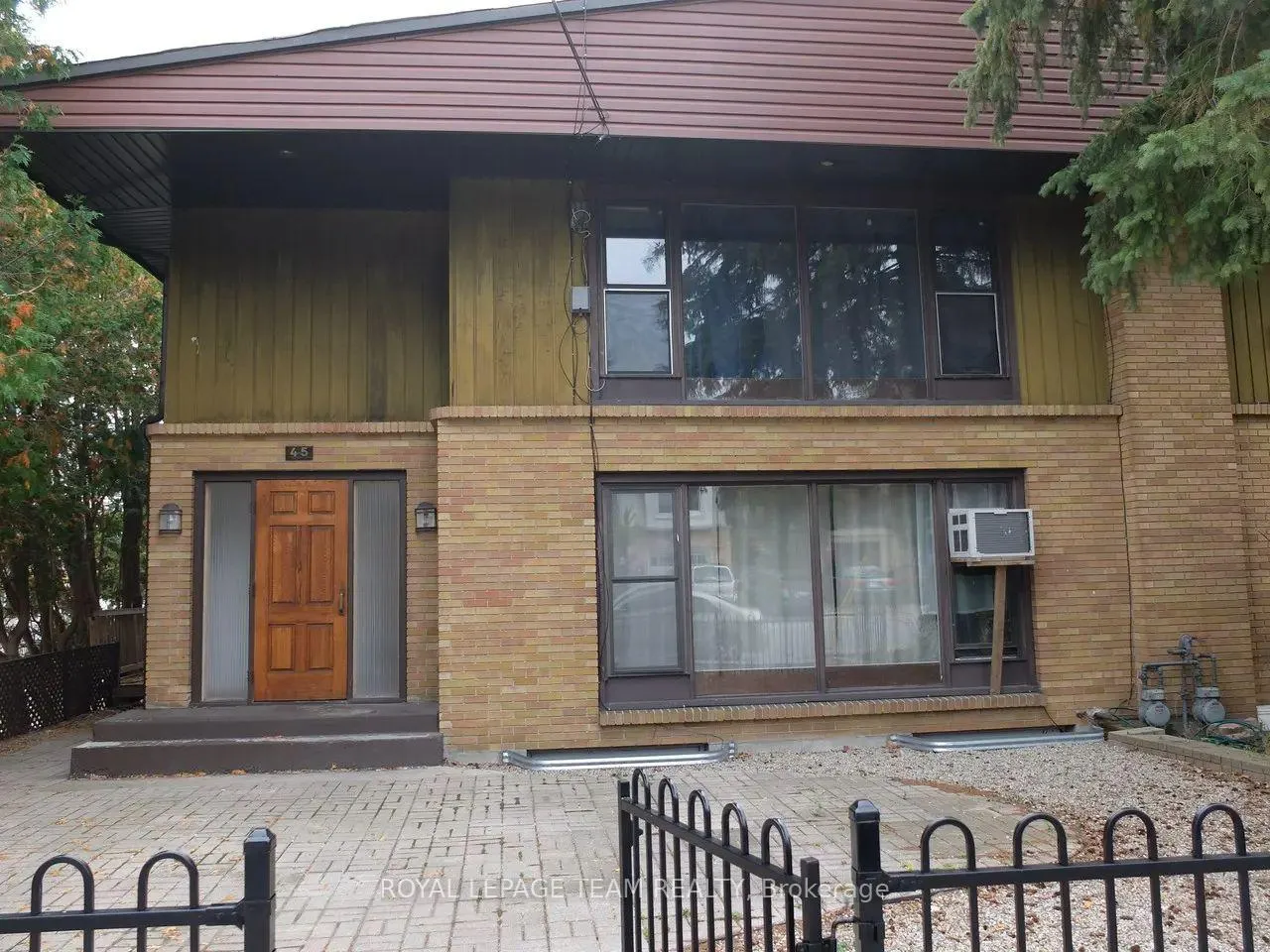 Front of Unit Unit B, 45 Riverdale Avenue