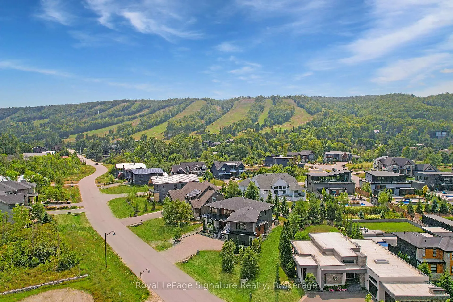 Photo 2 of 128 Arnot Crescent, Blue Mountains — HOMEH