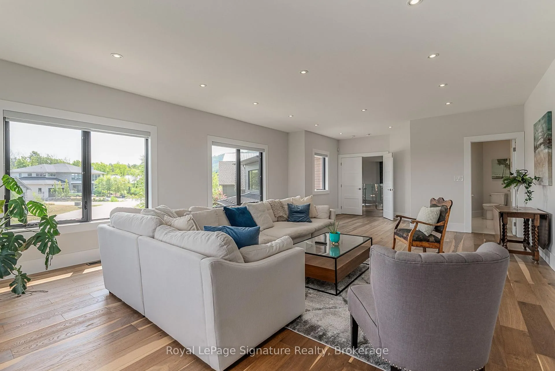 Photo 32 of 128 Arnot Crescent, Blue Mountains — HOMEH