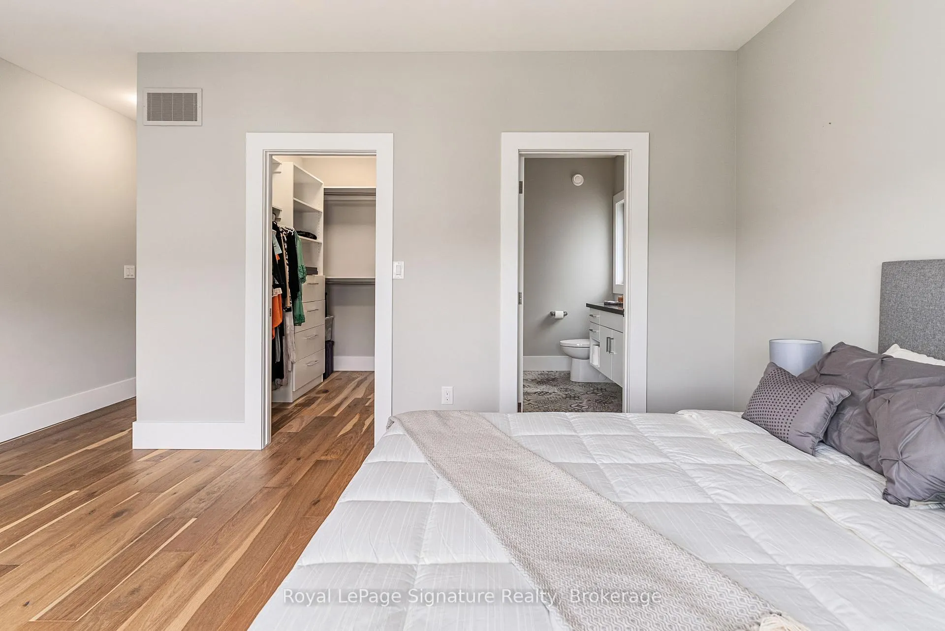 Photo 35 of 128 Arnot Crescent, Blue Mountains — HOMEH