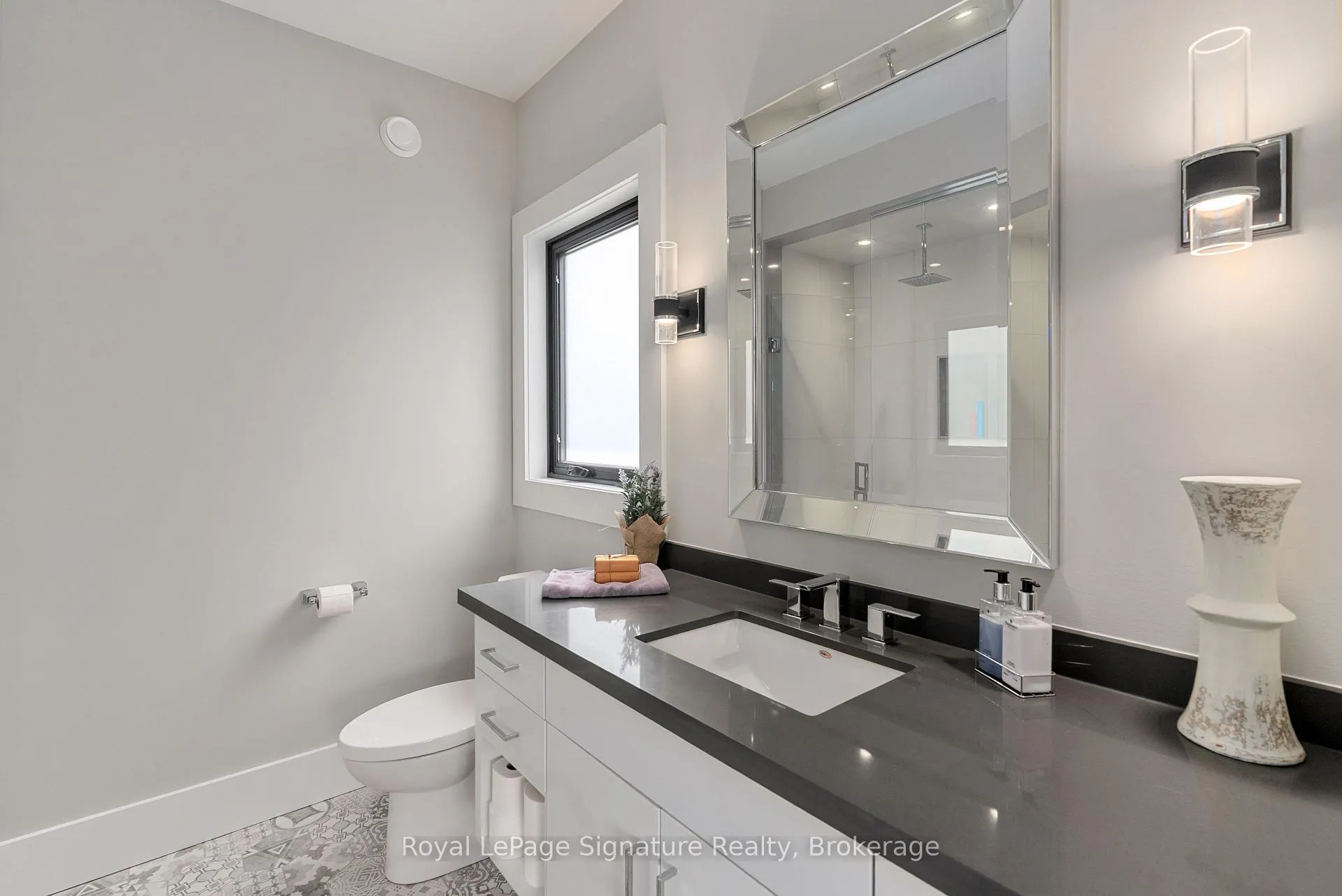 Photo 37 of 128 Arnot Crescent, Blue Mountains — HOMEH