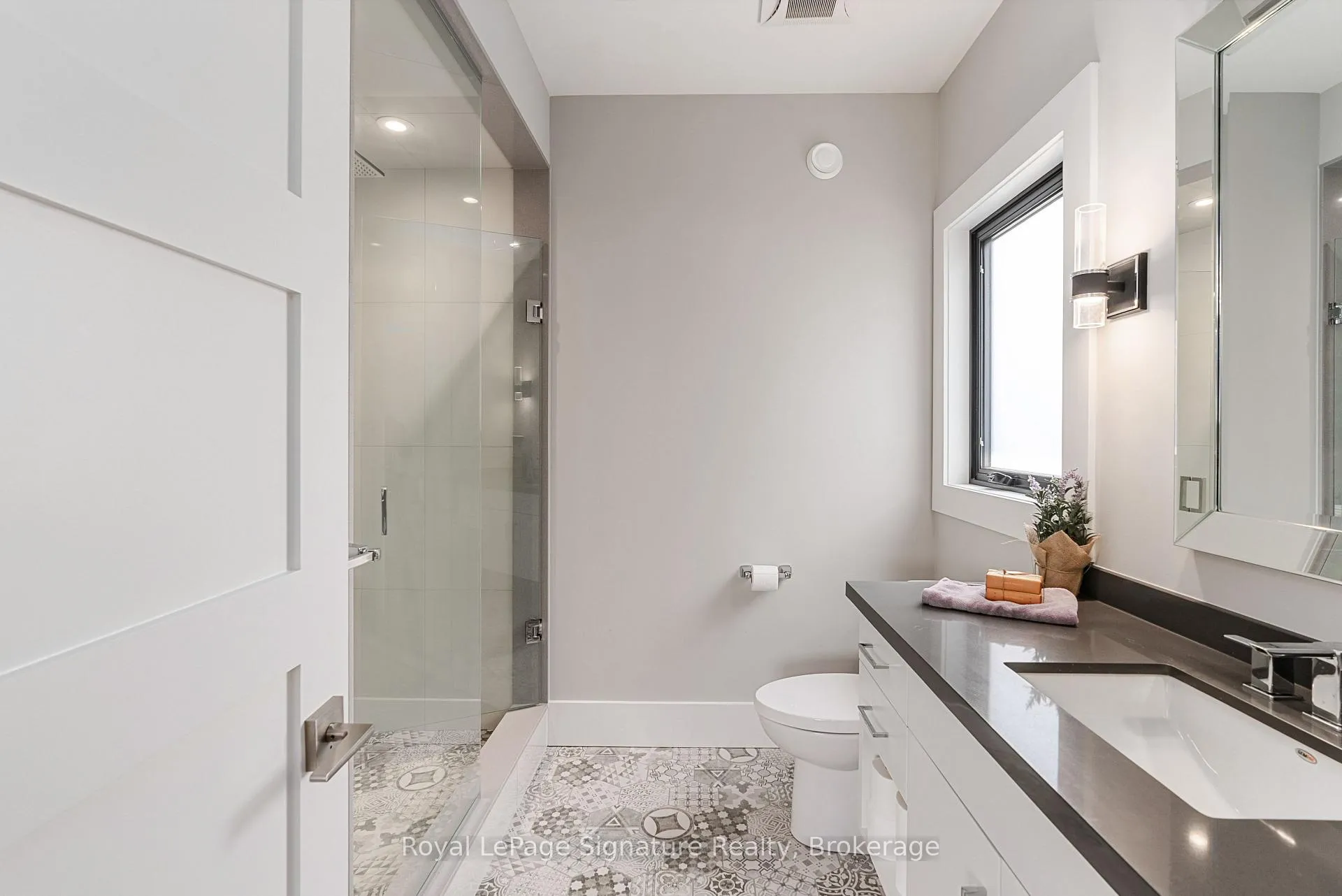 Photo 38 of 128 Arnot Crescent, Blue Mountains — HOMEH