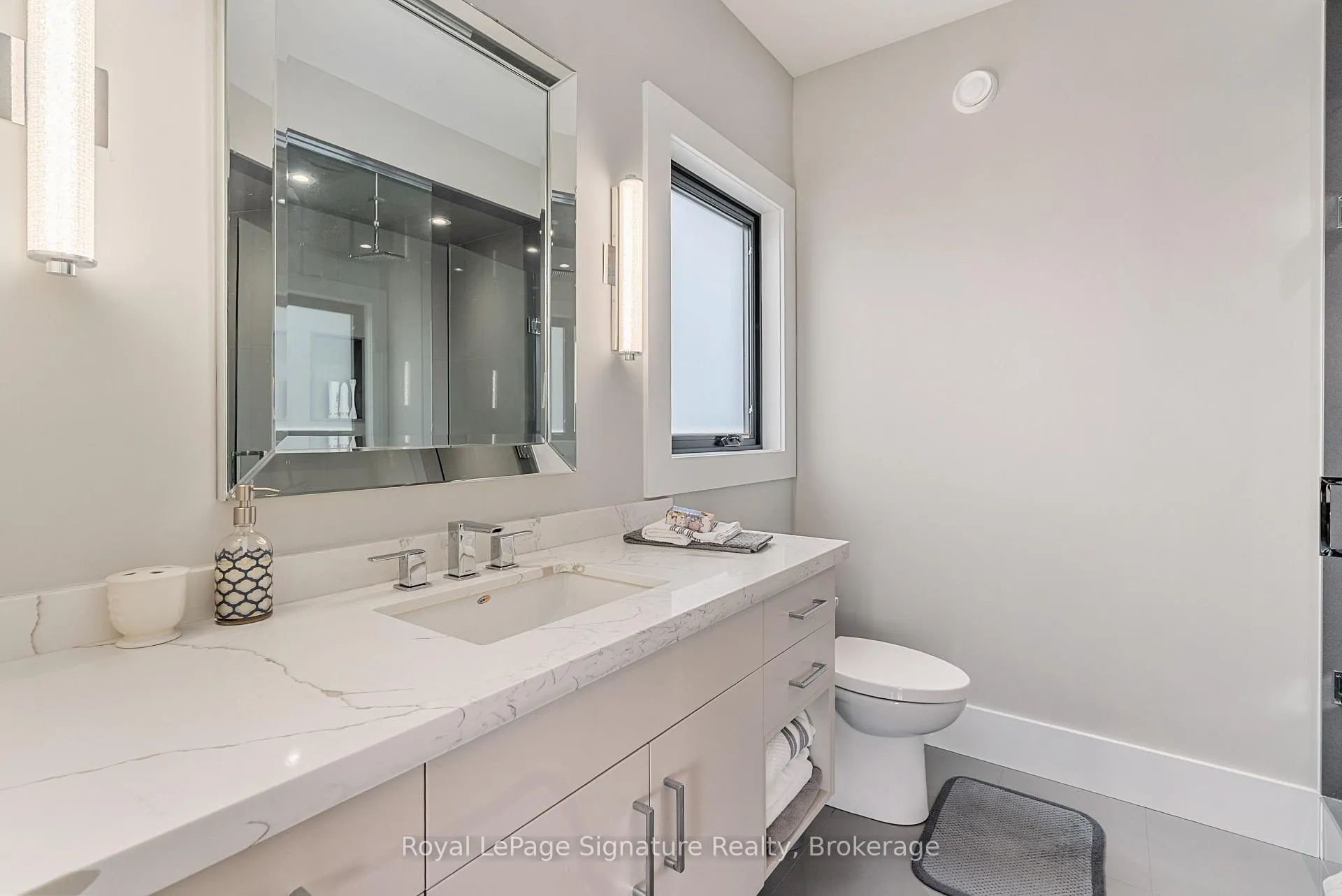 Photo 40 of 128 Arnot Crescent, Blue Mountains — HOMEH