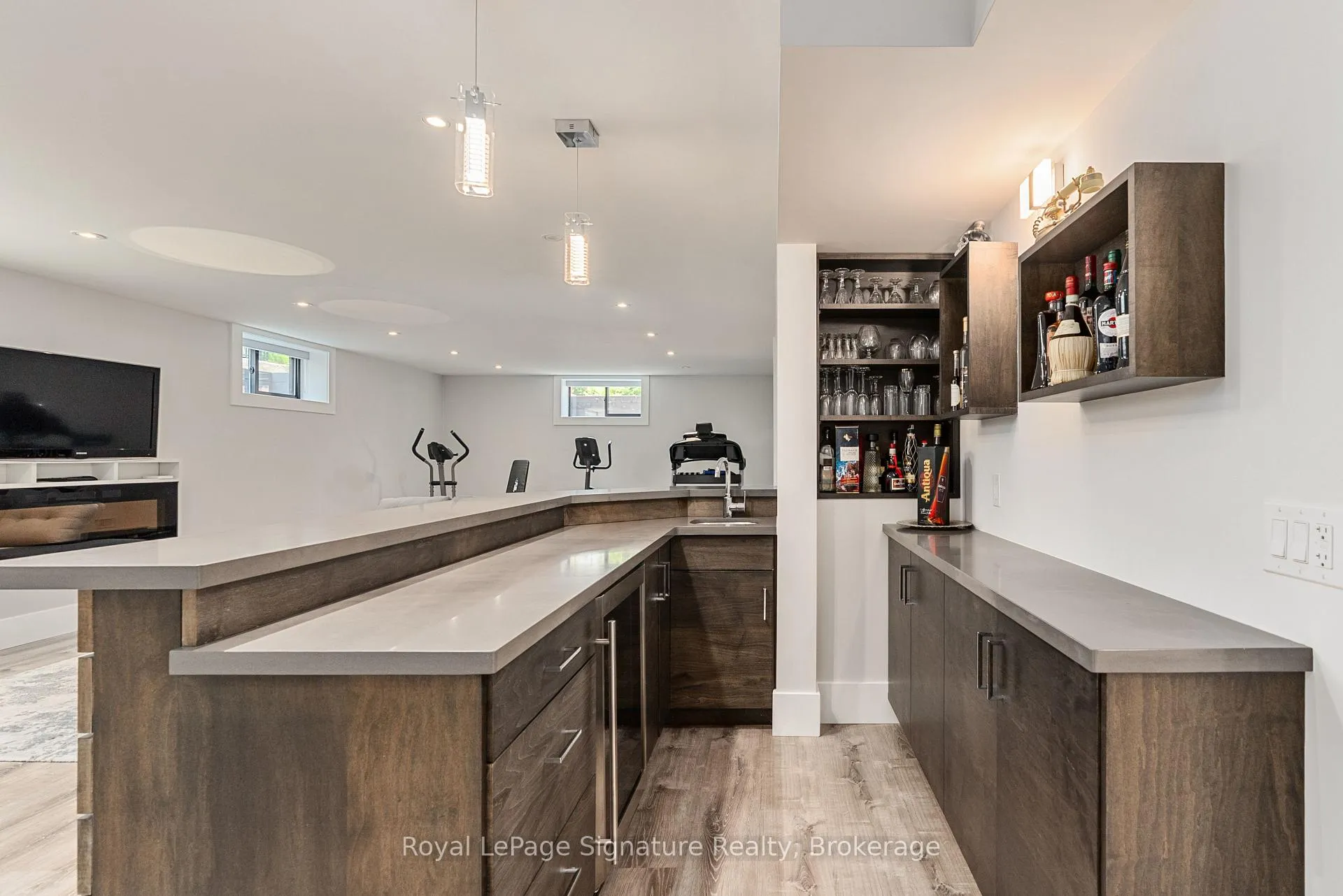 Photo 44 of 128 Arnot Crescent, Blue Mountains — HOMEH