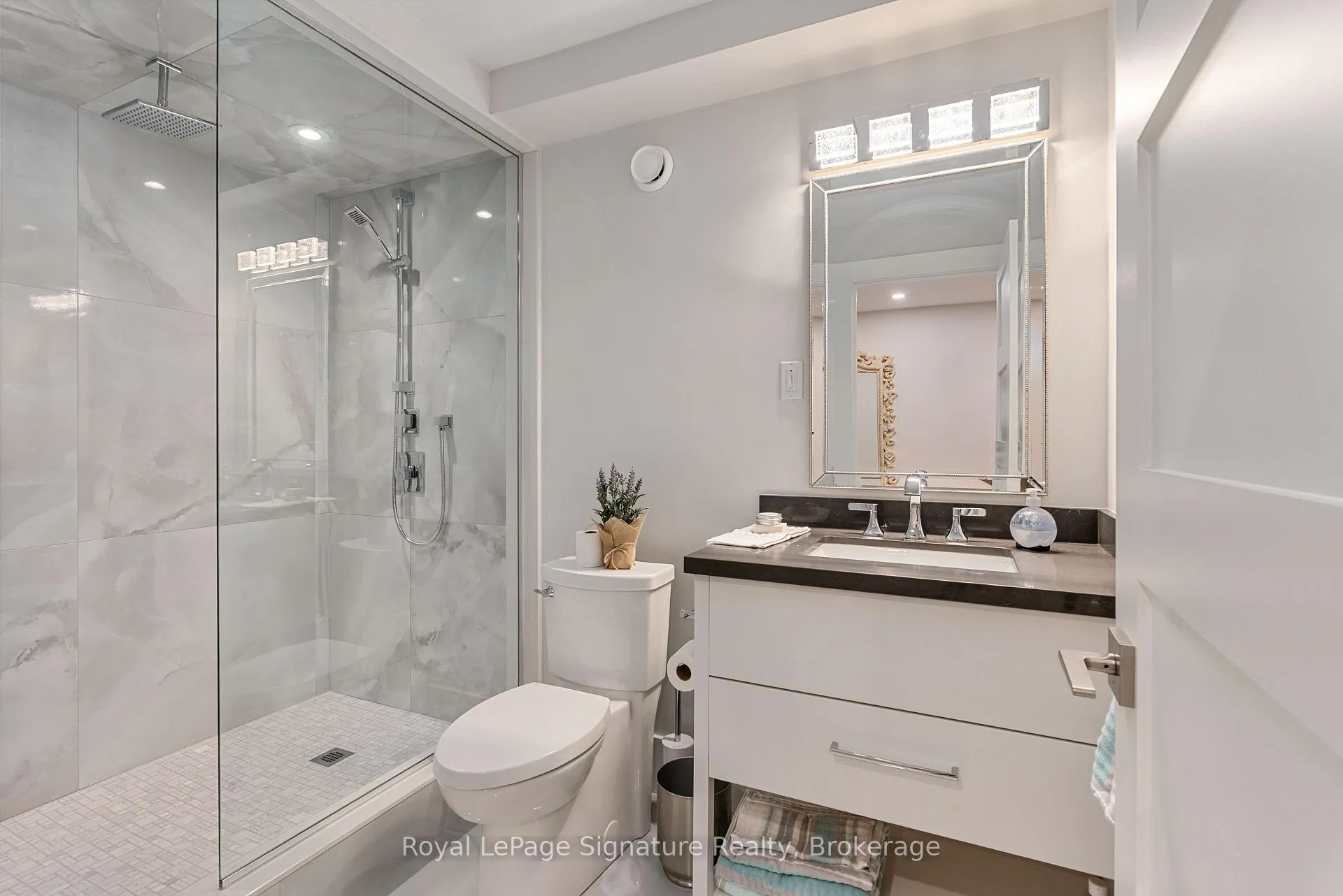 Photo 49 of 128 Arnot Crescent, Blue Mountains — HOMEH