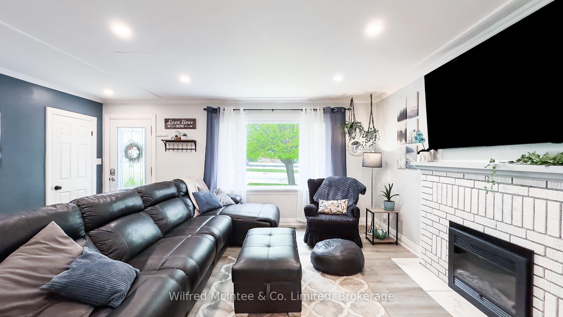 Photo 4 of 301 Carling Terrace, North Huron, Wingham — HOMEH