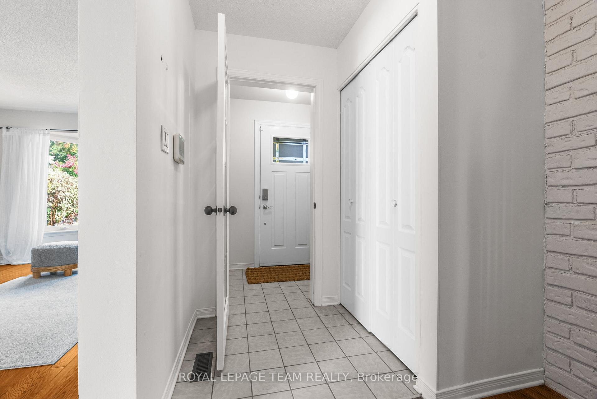 Photo 5 of 1155 Sauterne Park, Ottawa, Convent Glen — HOMEH