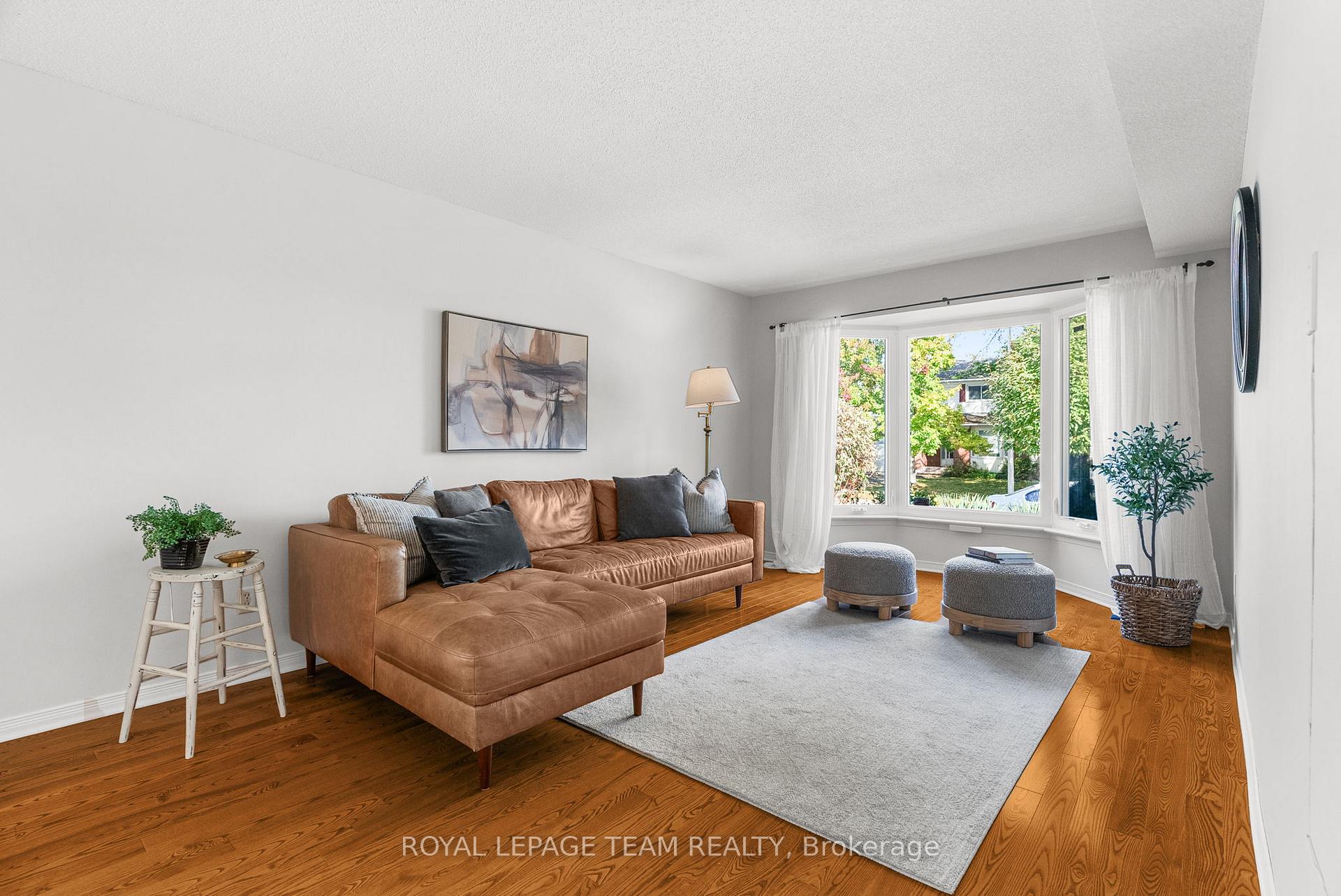 Photo 6 of 1155 Sauterne Park, Ottawa, Convent Glen — HOMEH