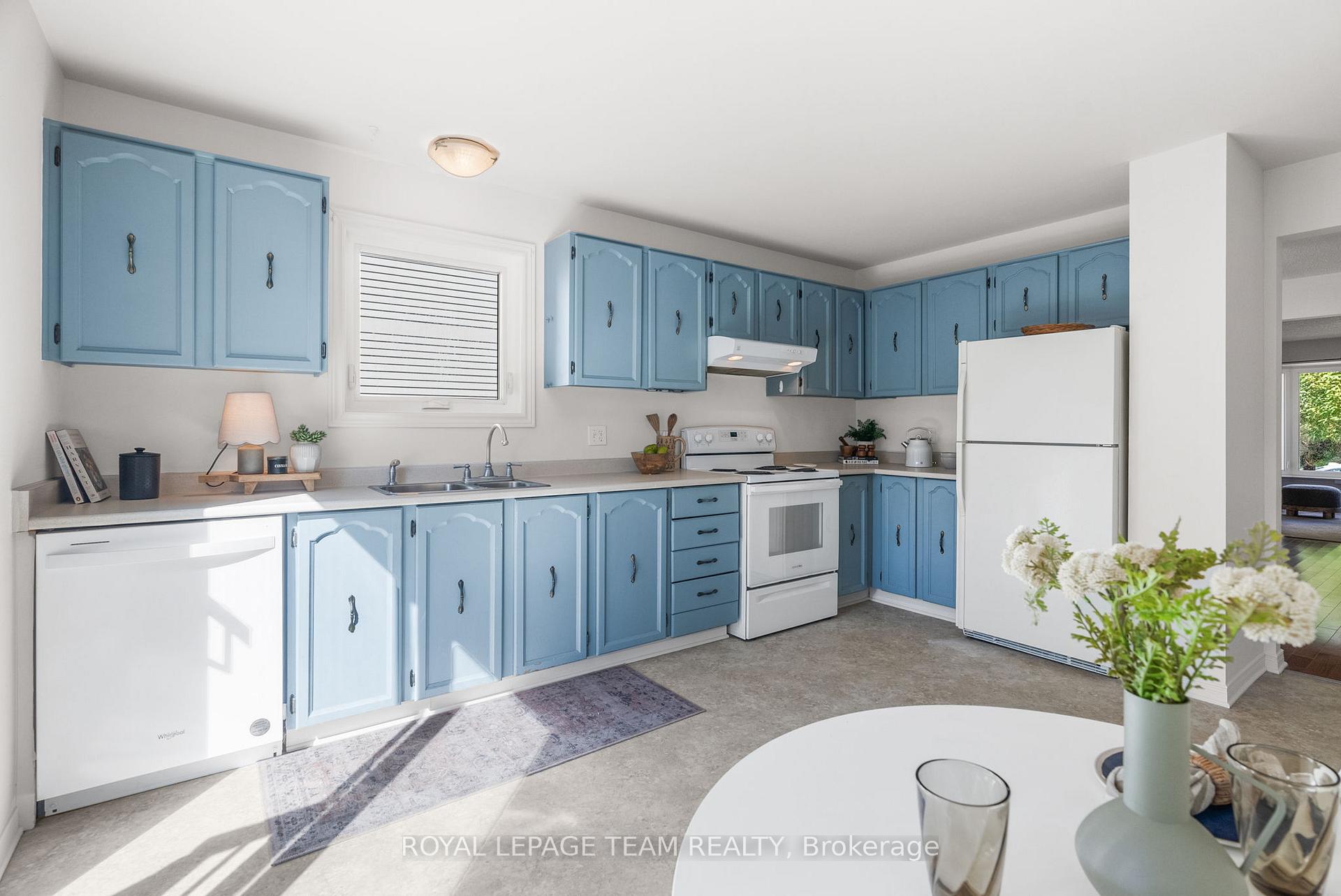 Photo 14 of 1155 Sauterne Park, Ottawa, Convent Glen — HOMEH