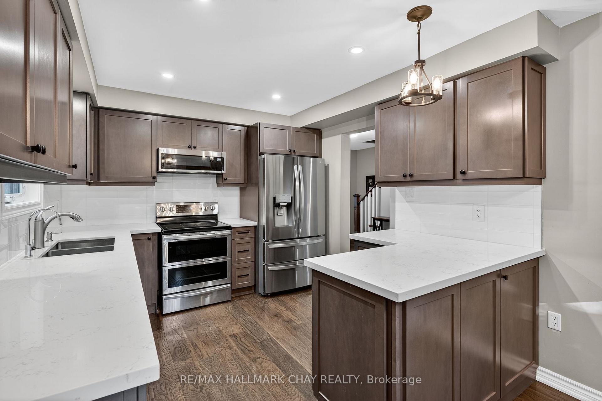 Photo 5 of 53 McKnight Crescent, New Tecumseth, Tottenham — HOMEH