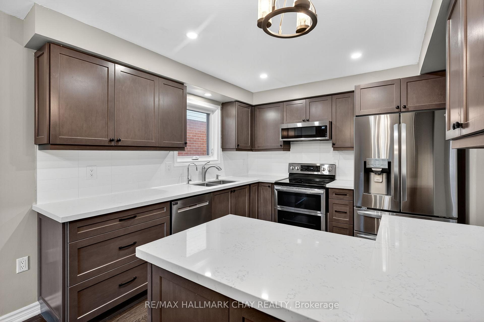 Photo 6 of 53 McKnight Crescent, New Tecumseth, Tottenham — HOMEH