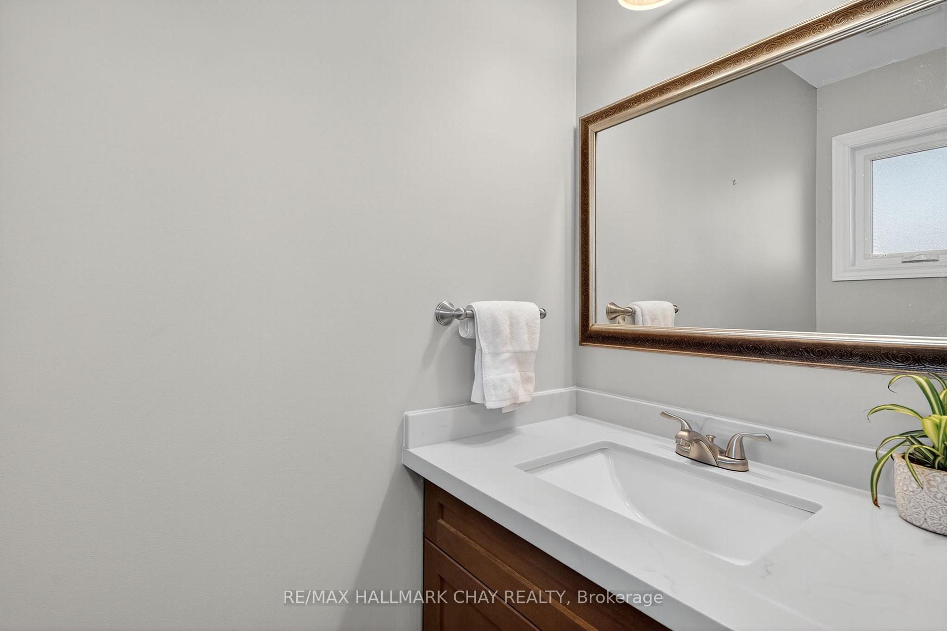 Photo 24 of 53 McKnight Crescent, New Tecumseth, Tottenham — HOMEH