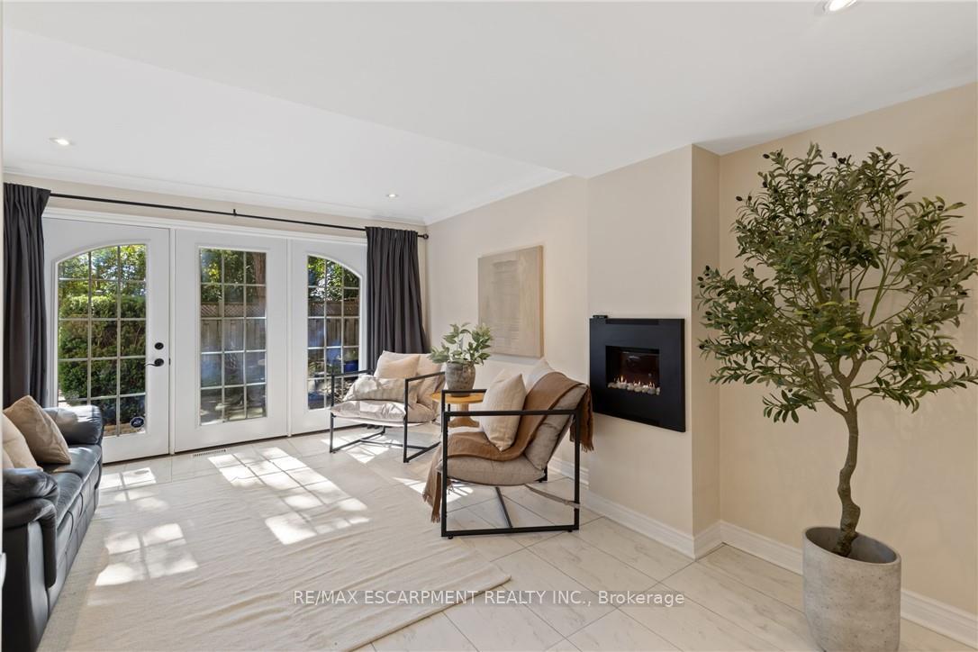 Photo 8 of 126 Brant Street, Oakville, Central — HOMEH