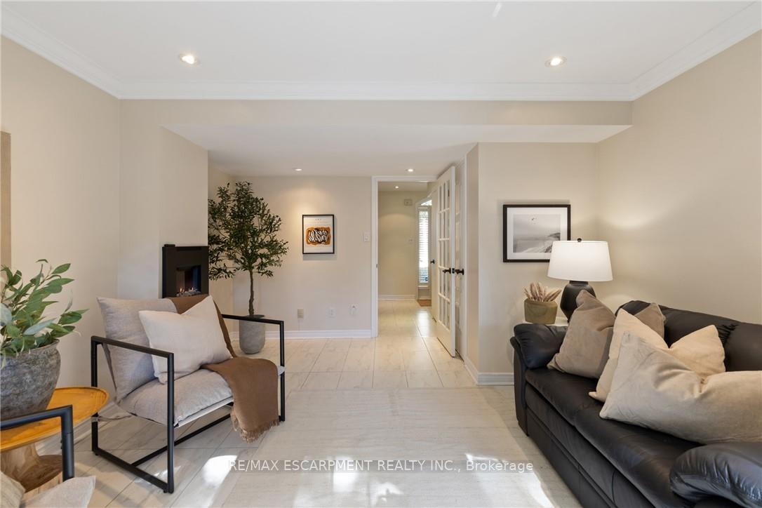 Photo 11 of 126 Brant Street, Oakville, Central — HOMEH