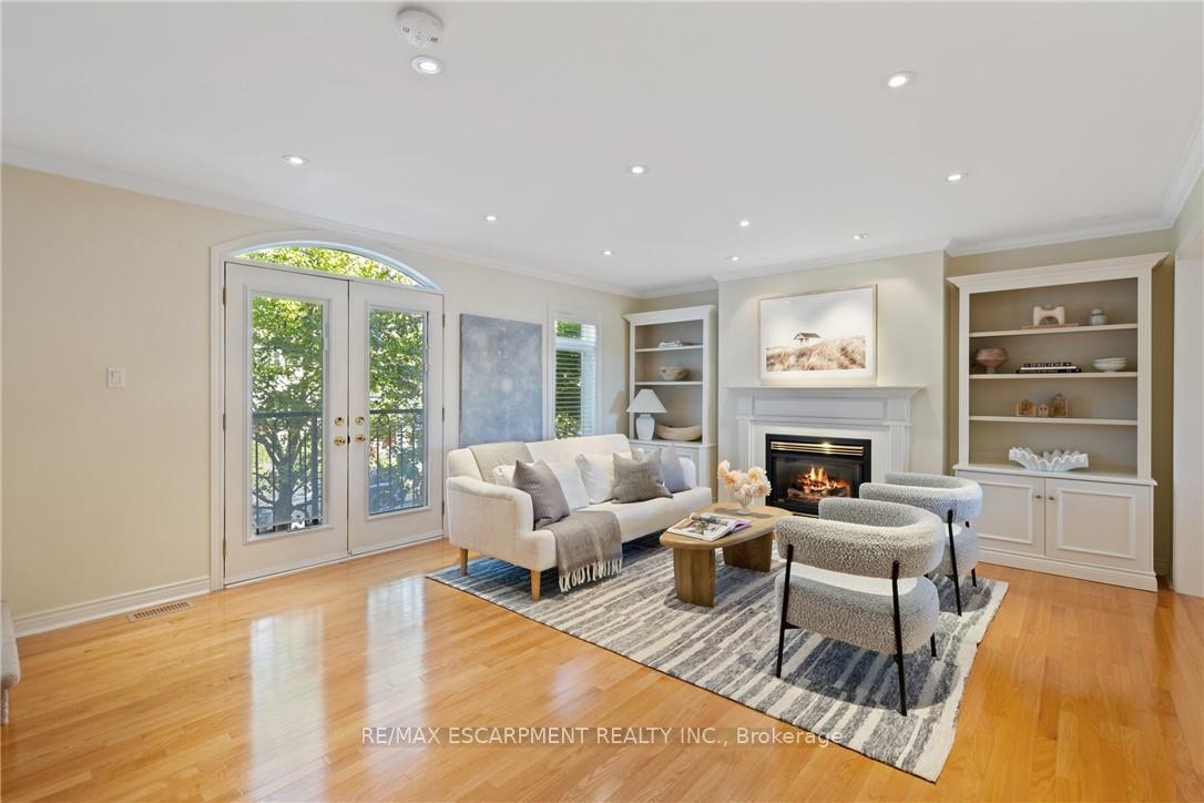 Photo 14 of 126 Brant Street, Oakville, Central — HOMEH