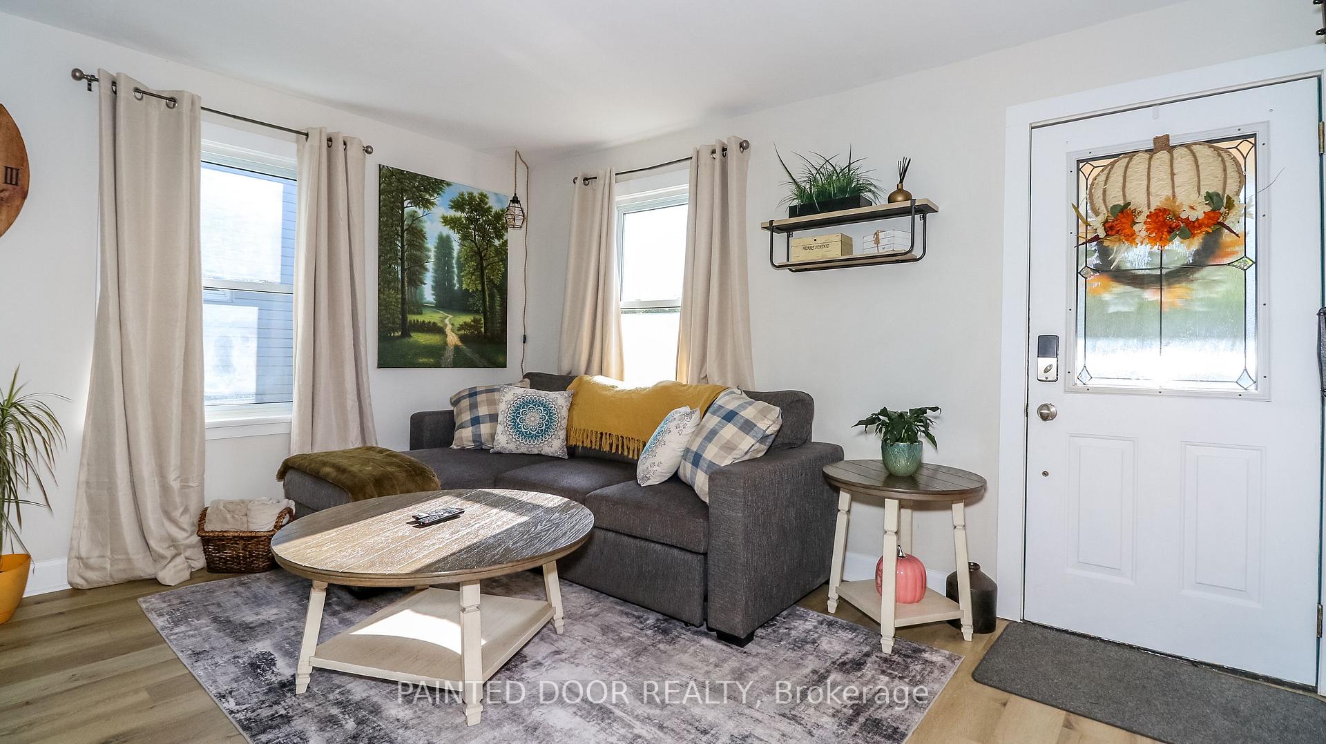 Photo 4 of 7 Albany Avenue, Orillia — HOMEH