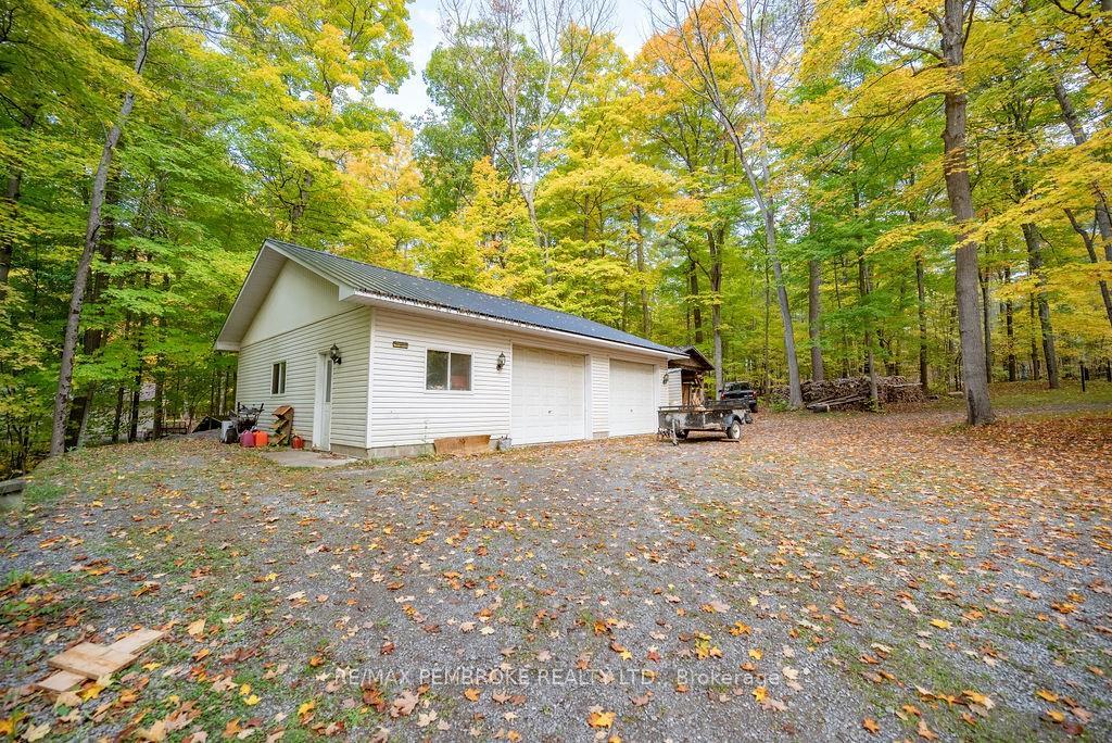 Photo 2 of 29 Holiday Lane, North Algona Wilberforce, North Algona/Wilberforce Twp — HOMEH