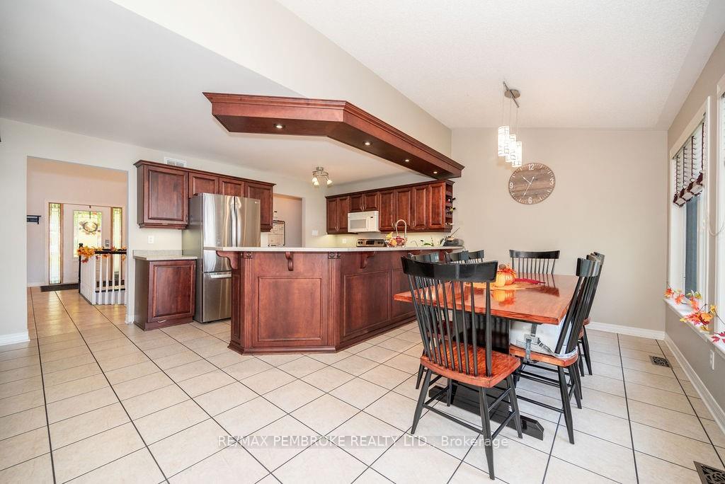 Photo 5 of 29 Holiday Lane, North Algona Wilberforce, North Algona/Wilberforce Twp — HOMEH