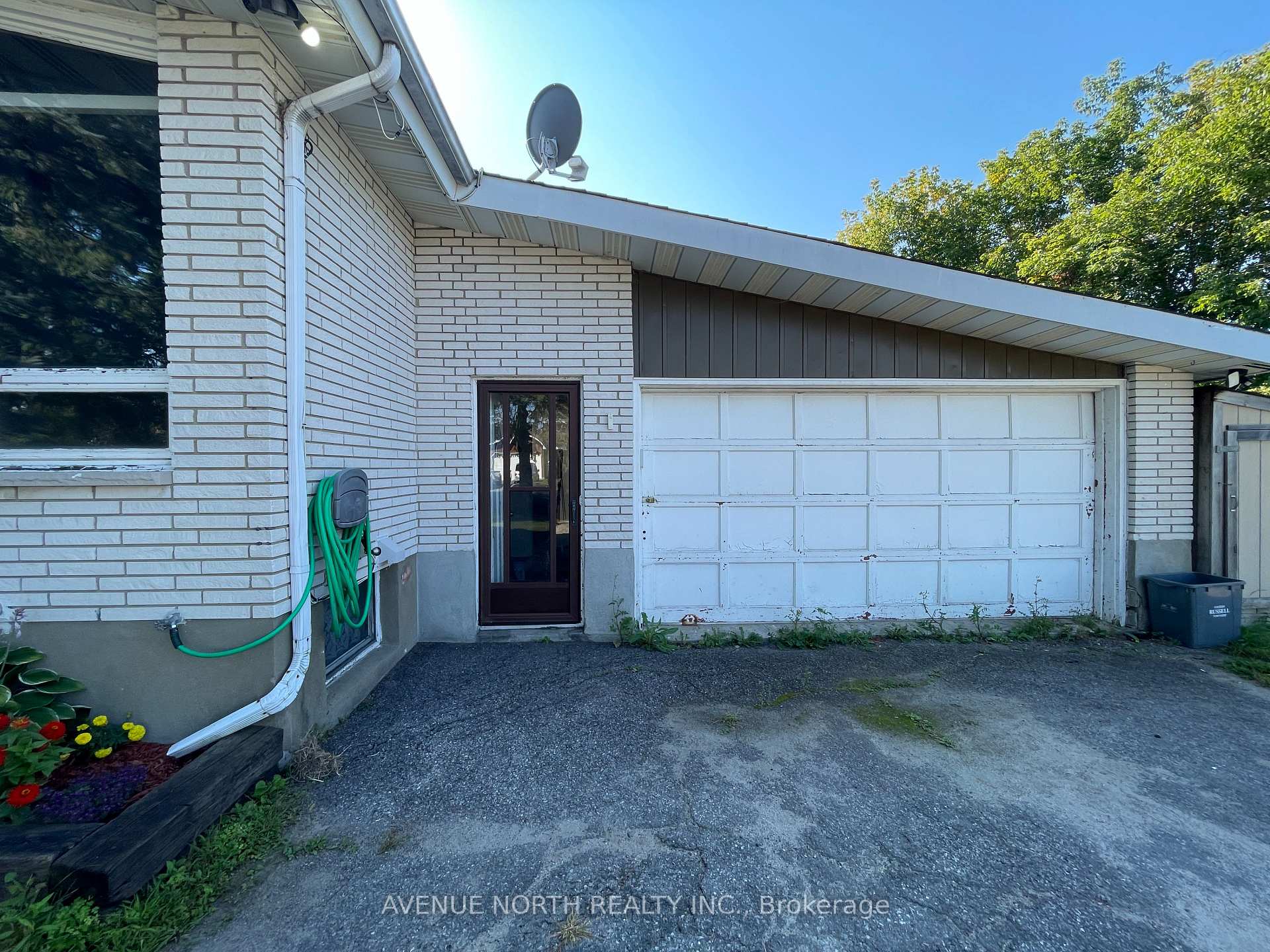 Photo 2 of 195 Wall Road, Ottawa, Navan — HOMEH