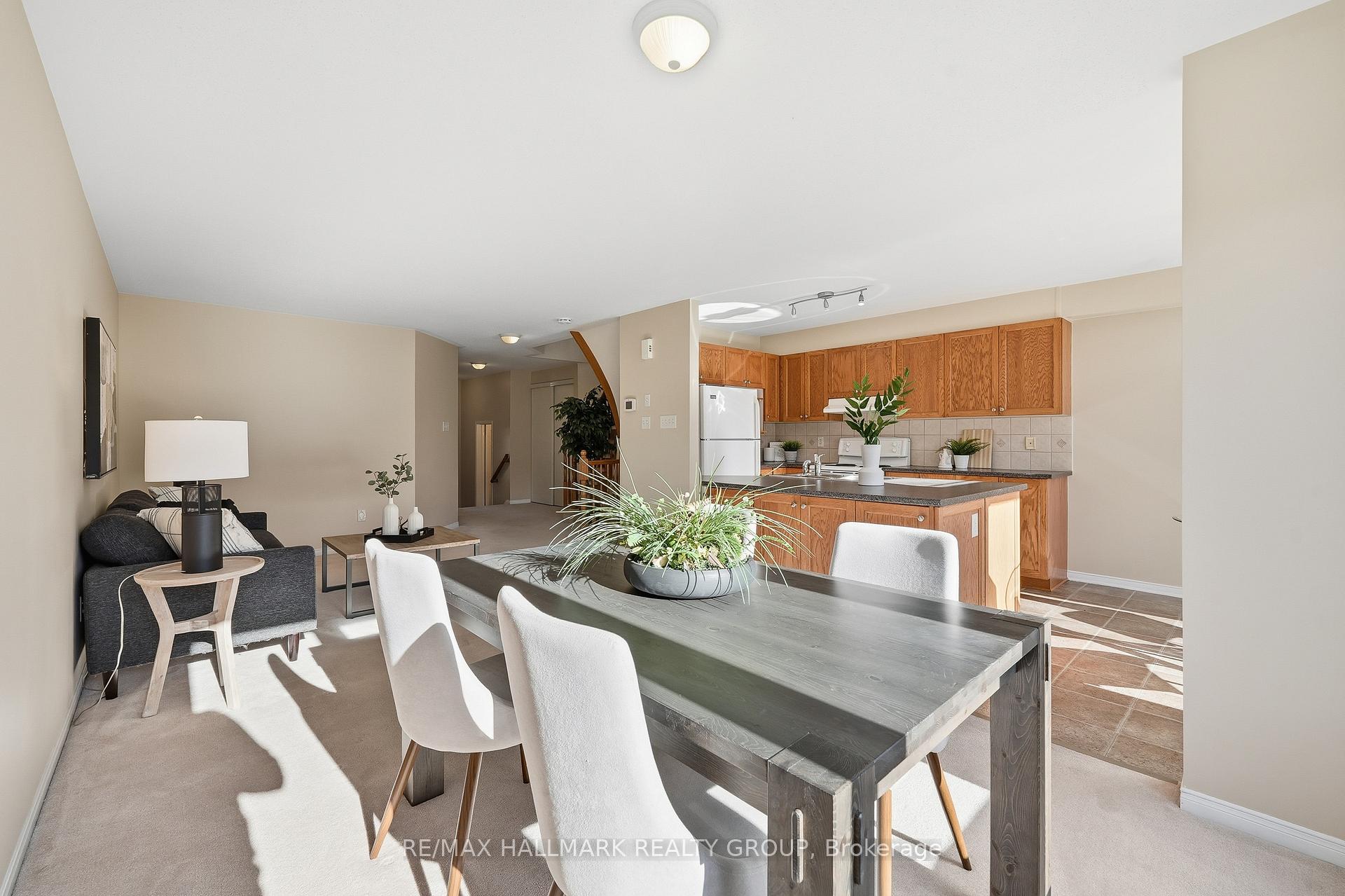 Photo 9 of 204 Greenridge Street, Ottawa, Chapel Hill — HOMEH