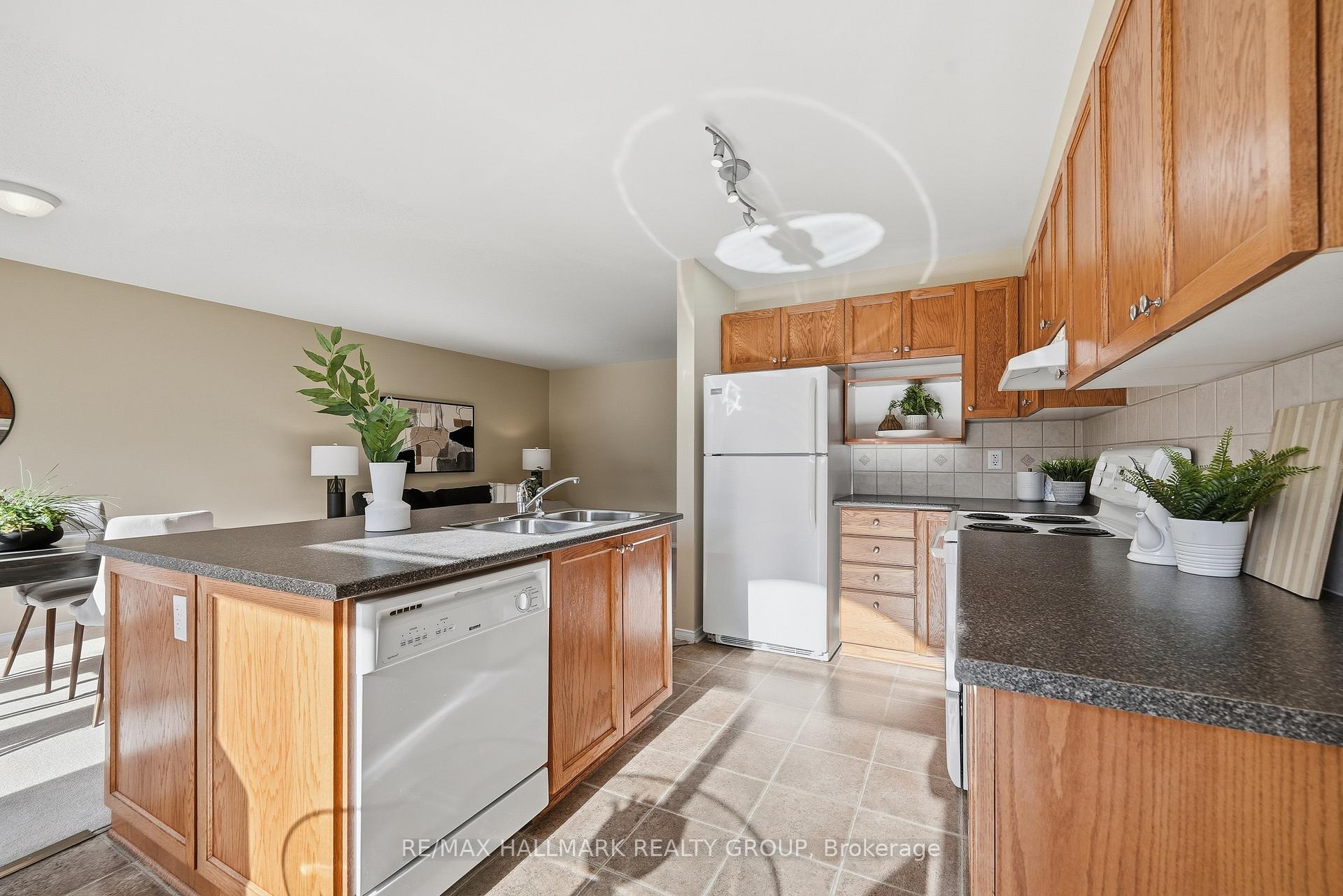 Photo 12 of 204 Greenridge Street, Ottawa, Chapel Hill — HOMEH