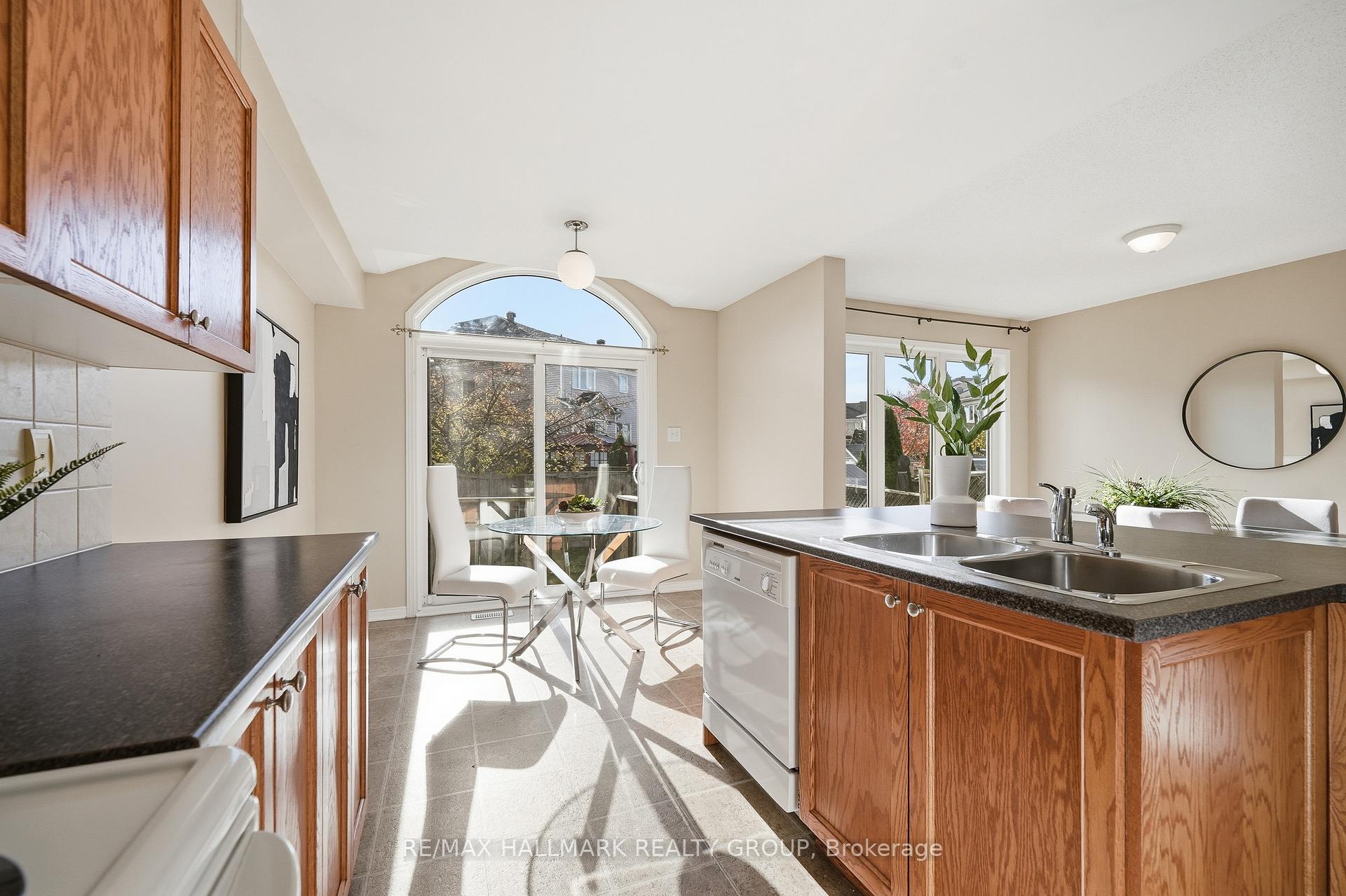 Photo 13 of 204 Greenridge Street, Ottawa, Chapel Hill — HOMEH