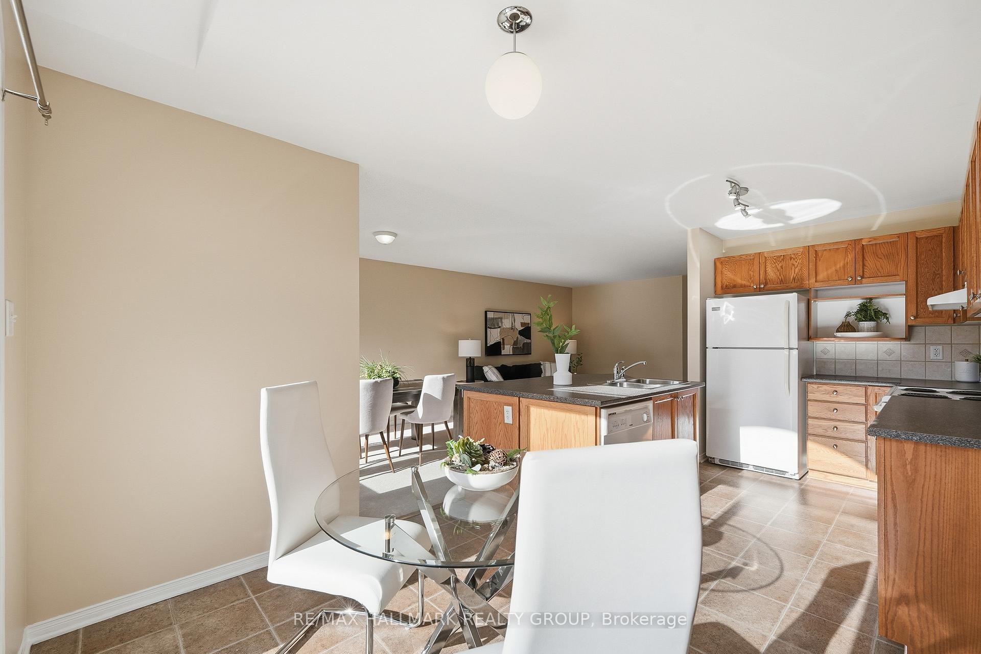 Photo 15 of 204 Greenridge Street, Ottawa, Chapel Hill — HOMEH