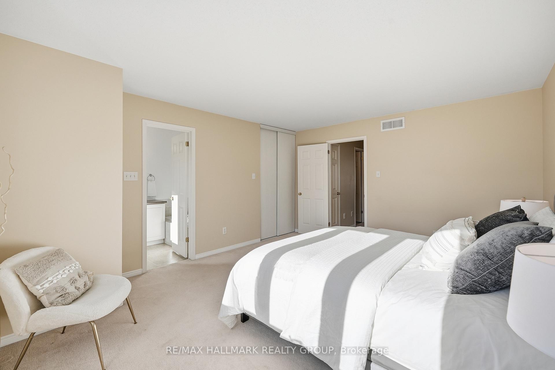 Photo 18 of 204 Greenridge Street, Ottawa, Chapel Hill — HOMEH