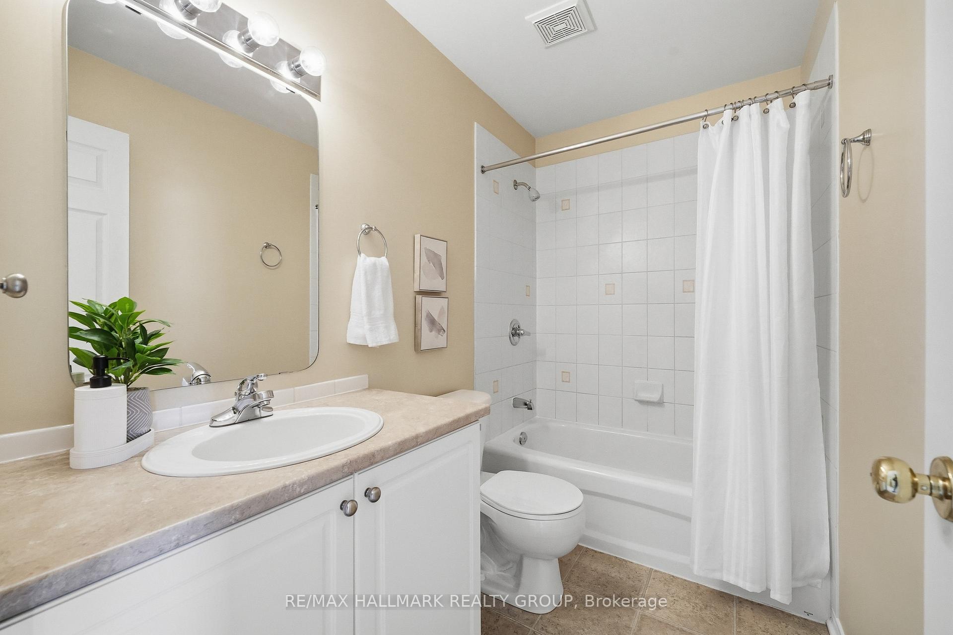 Photo 24 of 204 Greenridge Street, Ottawa, Chapel Hill — HOMEH