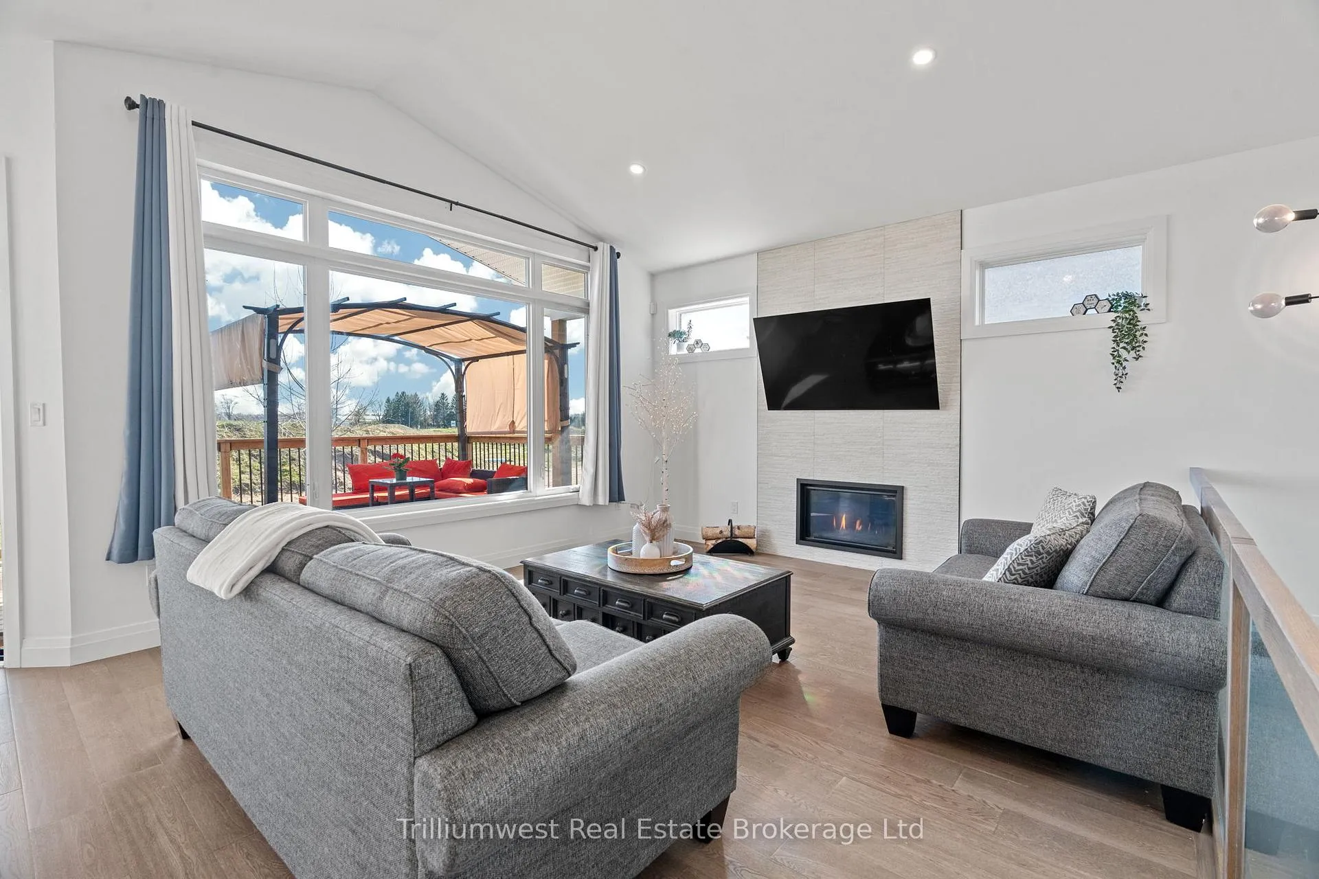 Photo 9 of 155 Mcleod Street, North Middlesex, Parkhill — HOMEH