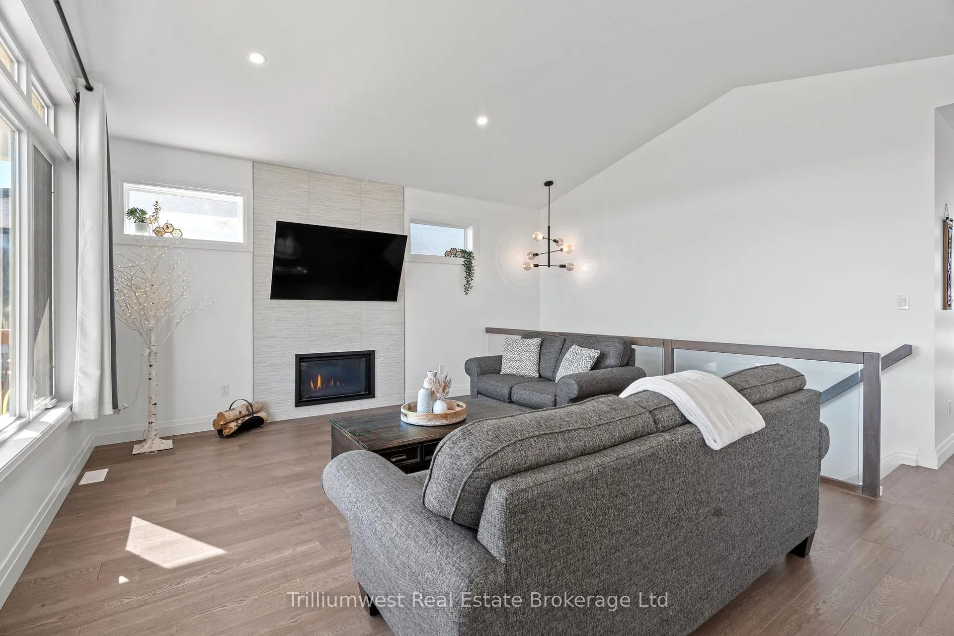 Photo 19 of 155 Mcleod Street, North Middlesex, Parkhill — HOMEH