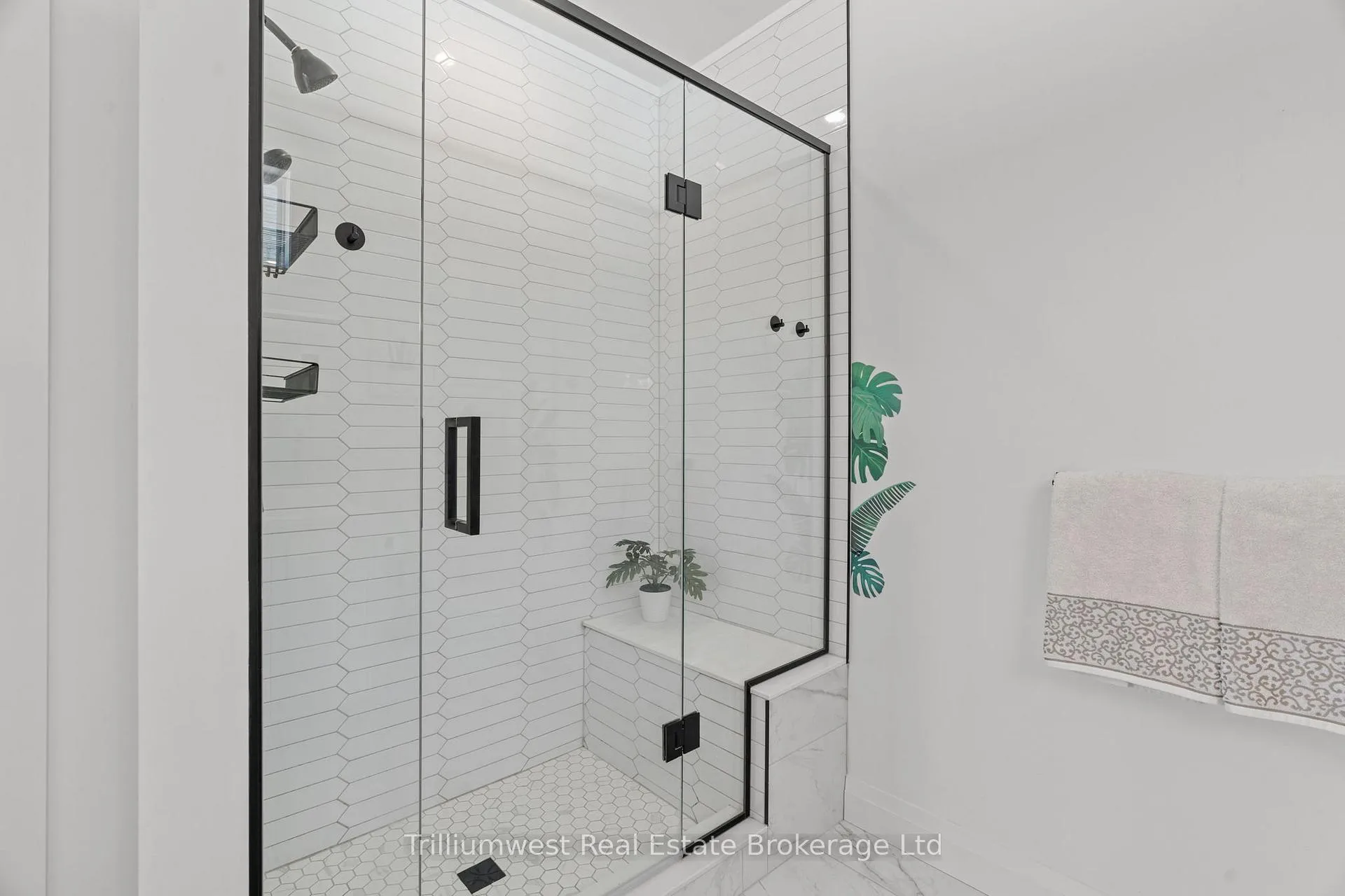 Photo 33 of 155 Mcleod Street, North Middlesex, Parkhill — HOMEH