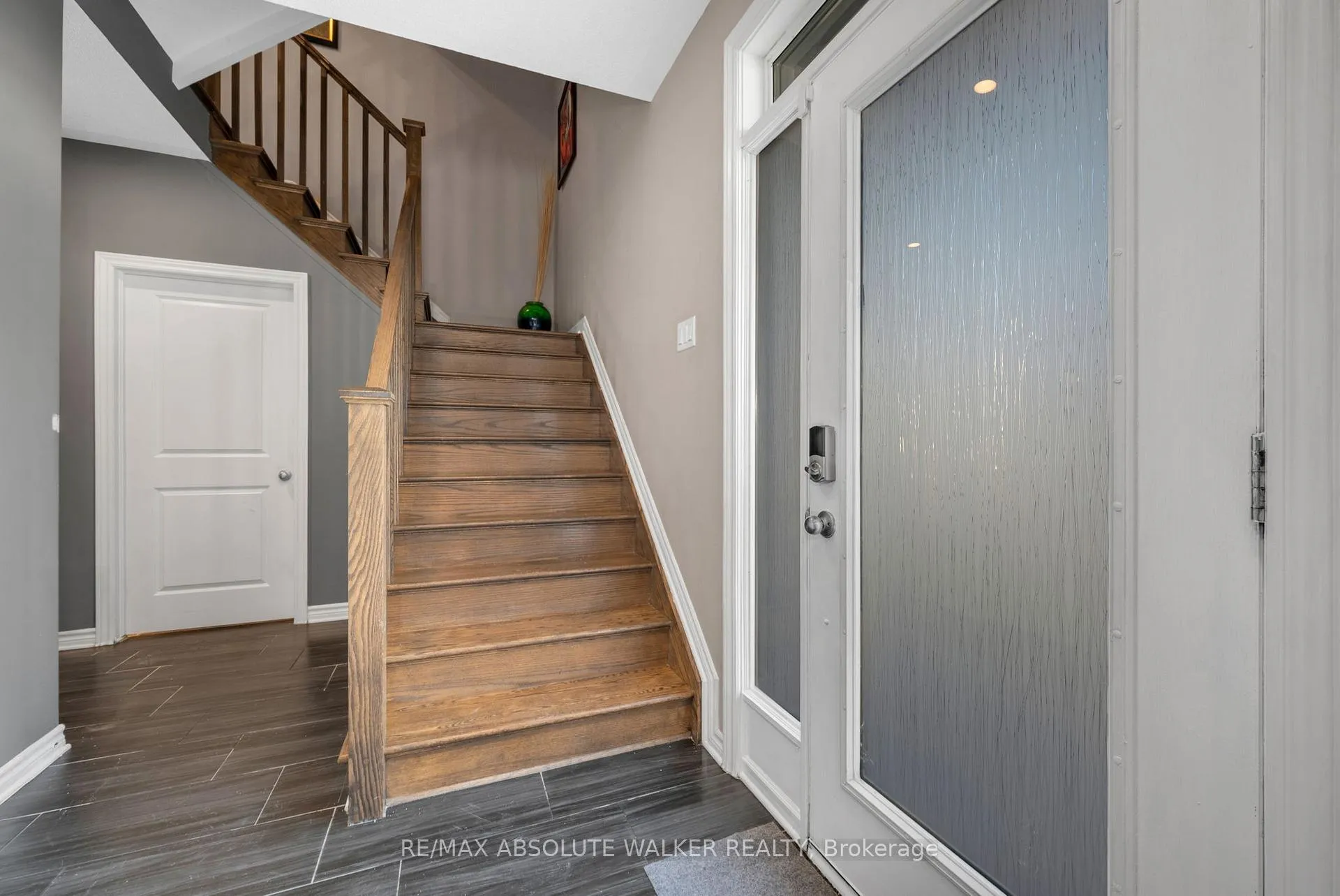 Photo 3 of 129 Chaperal Private, Ottawa, Avalon West — HOMEH