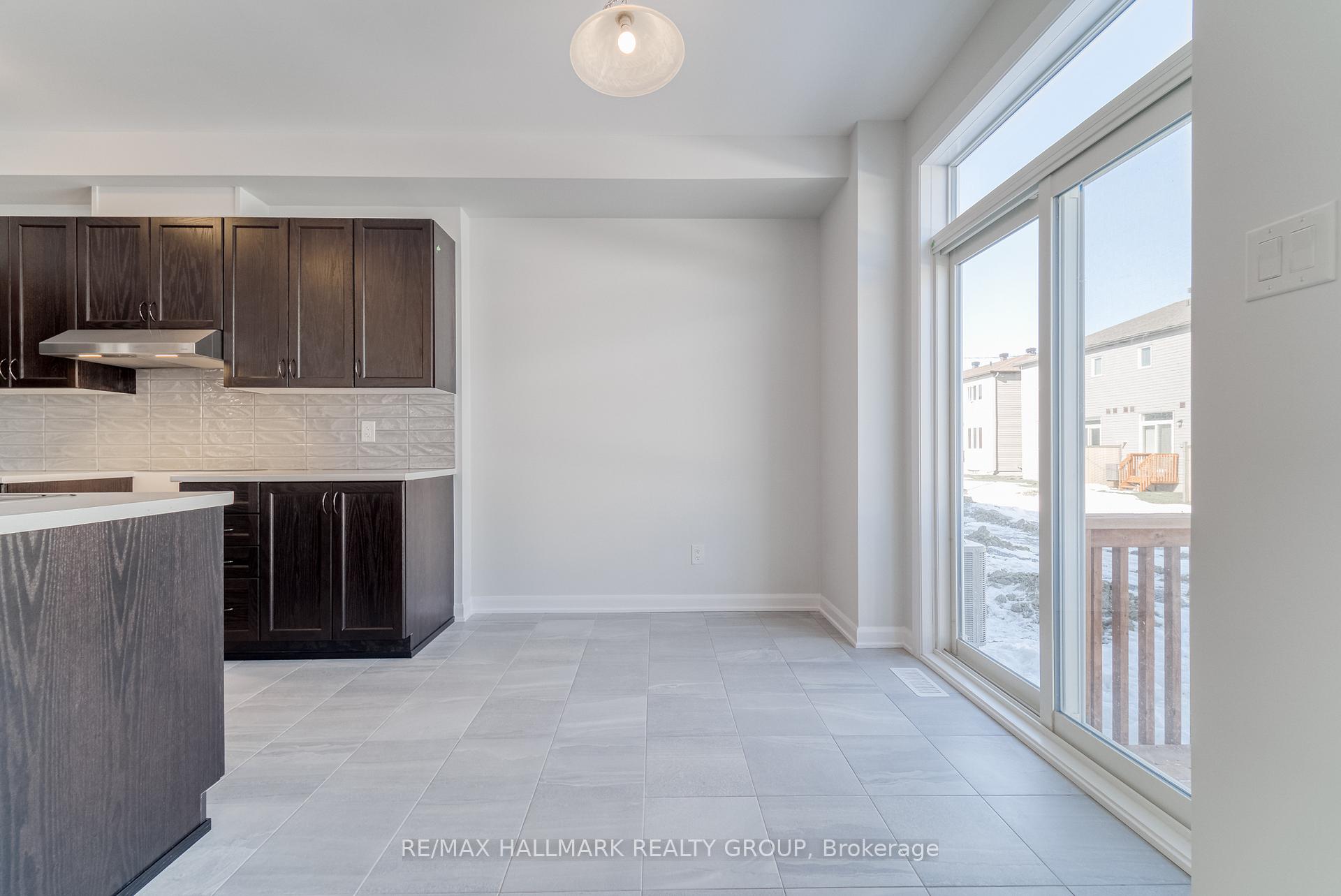 Photo 11 of 569 Decoeur Drive, Ottawa, Avalon West — HOMEH
