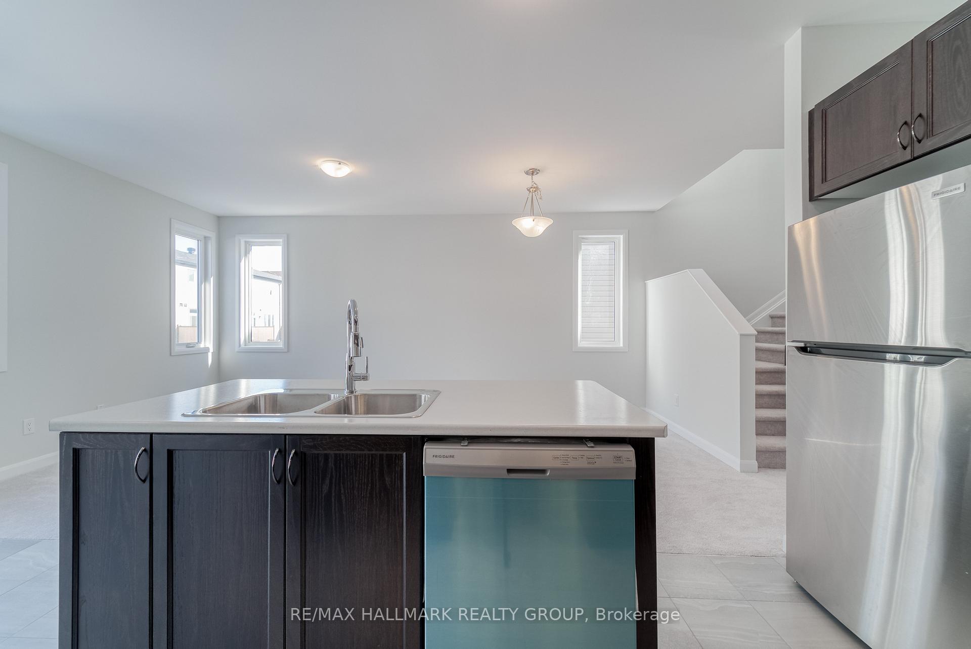 Photo 17 of 569 Decoeur Drive, Ottawa, Avalon West — HOMEH