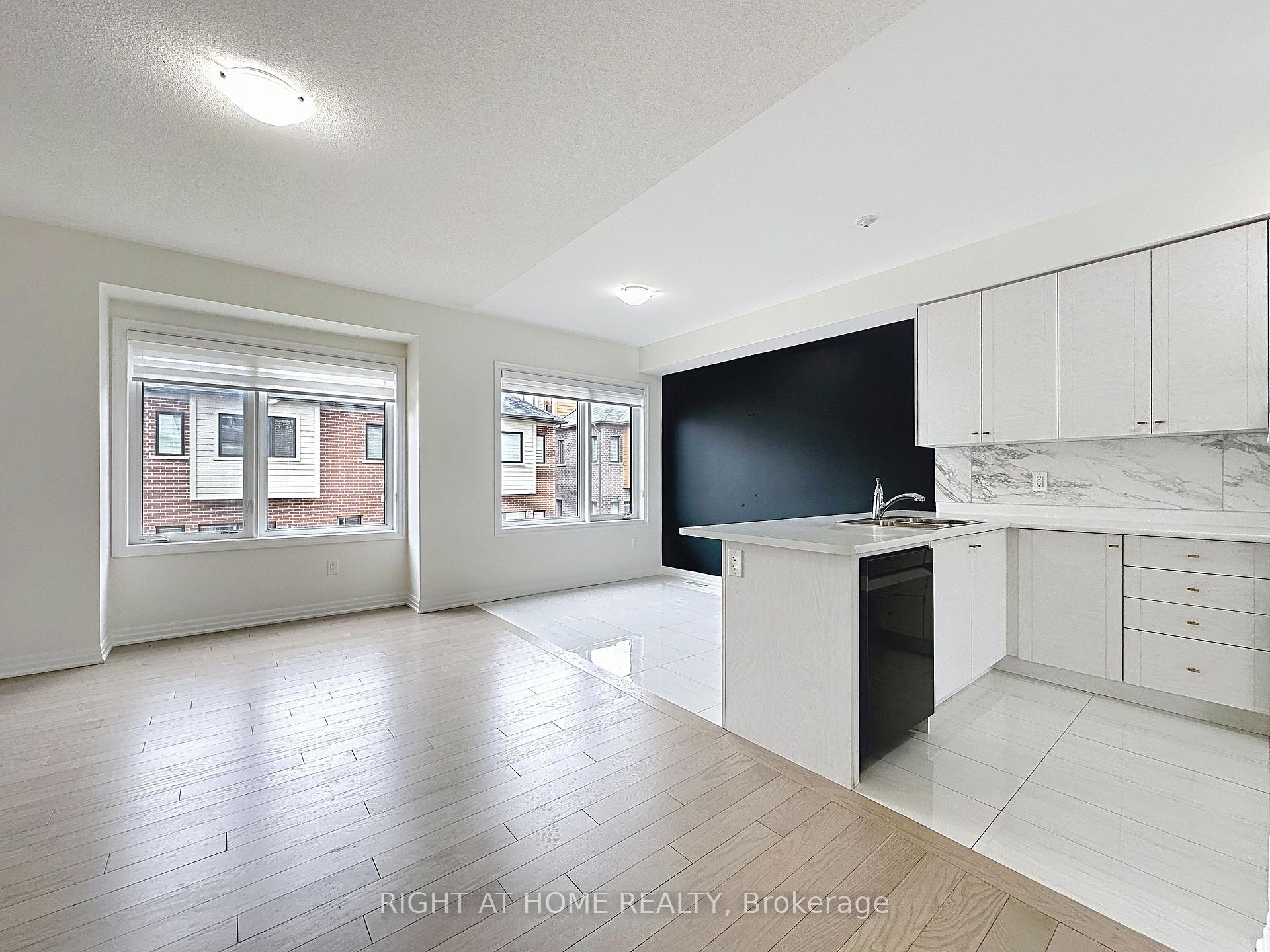 Photo 3 of 209 Vantage Loop, Newmarket, Woodland Hill — HOMEH