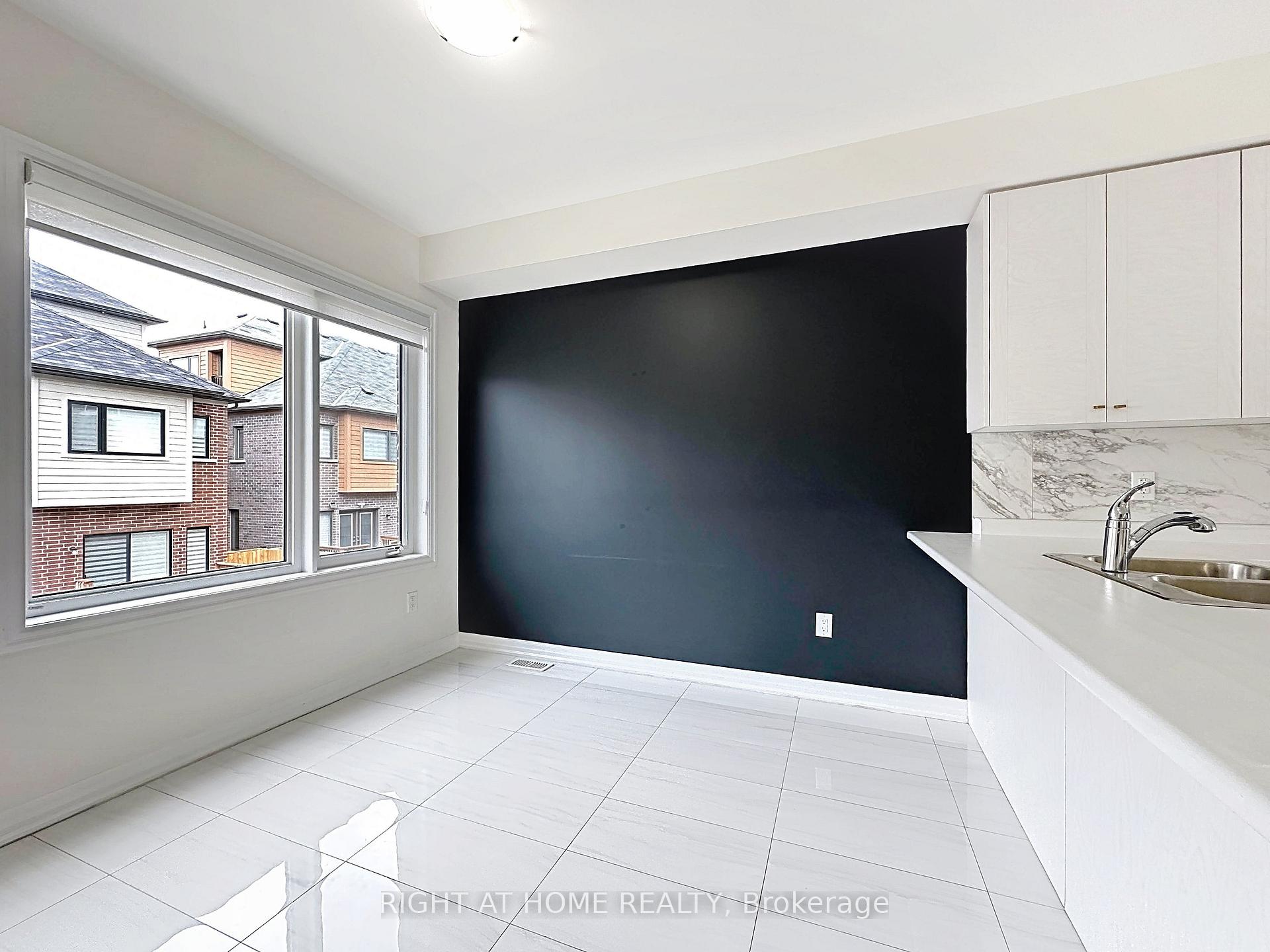 Photo 4 of 209 Vantage Loop, Newmarket, Woodland Hill — HOMEH