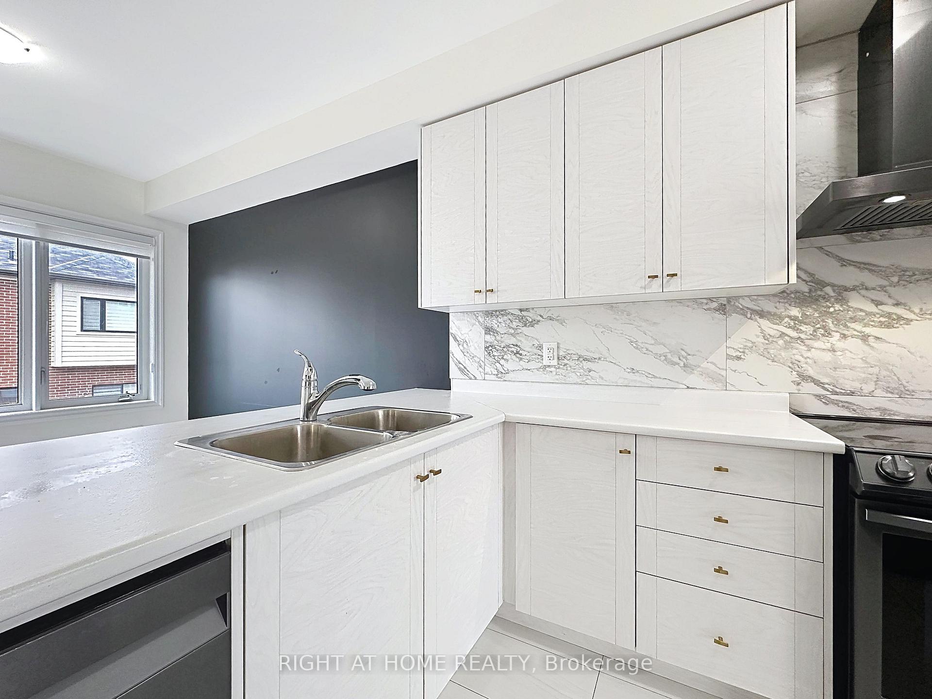Photo 6 of 209 Vantage Loop, Newmarket, Woodland Hill — HOMEH