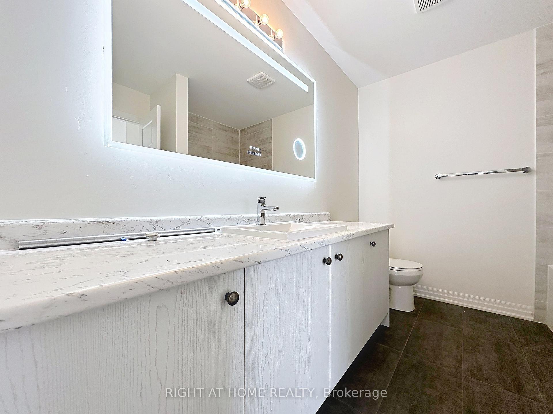 Photo 16 of 209 Vantage Loop, Newmarket, Woodland Hill — HOMEH