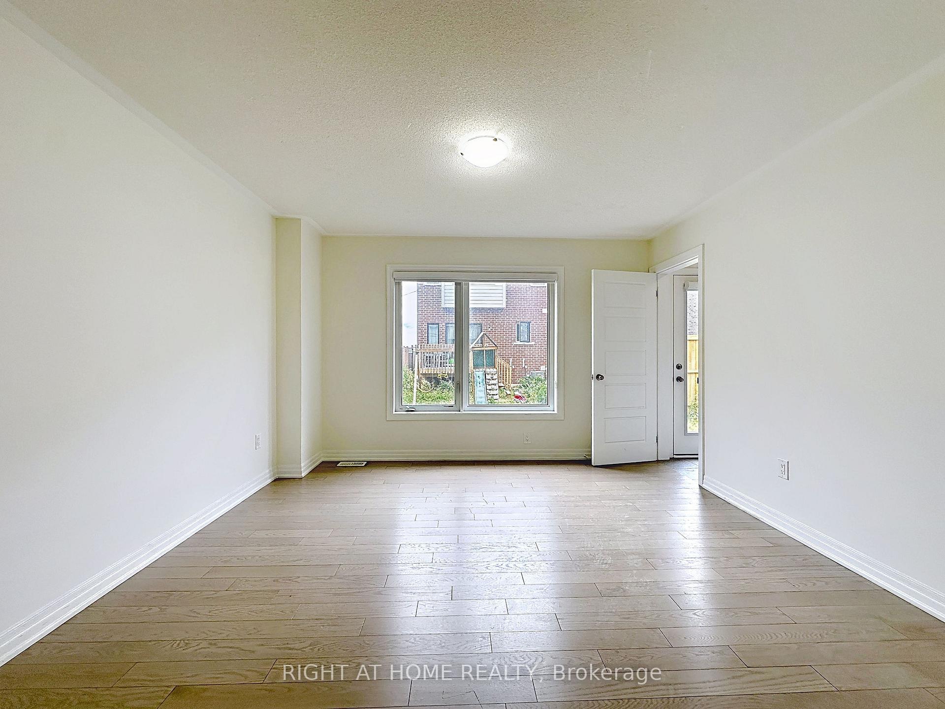 Photo 18 of 209 Vantage Loop, Newmarket, Woodland Hill — HOMEH