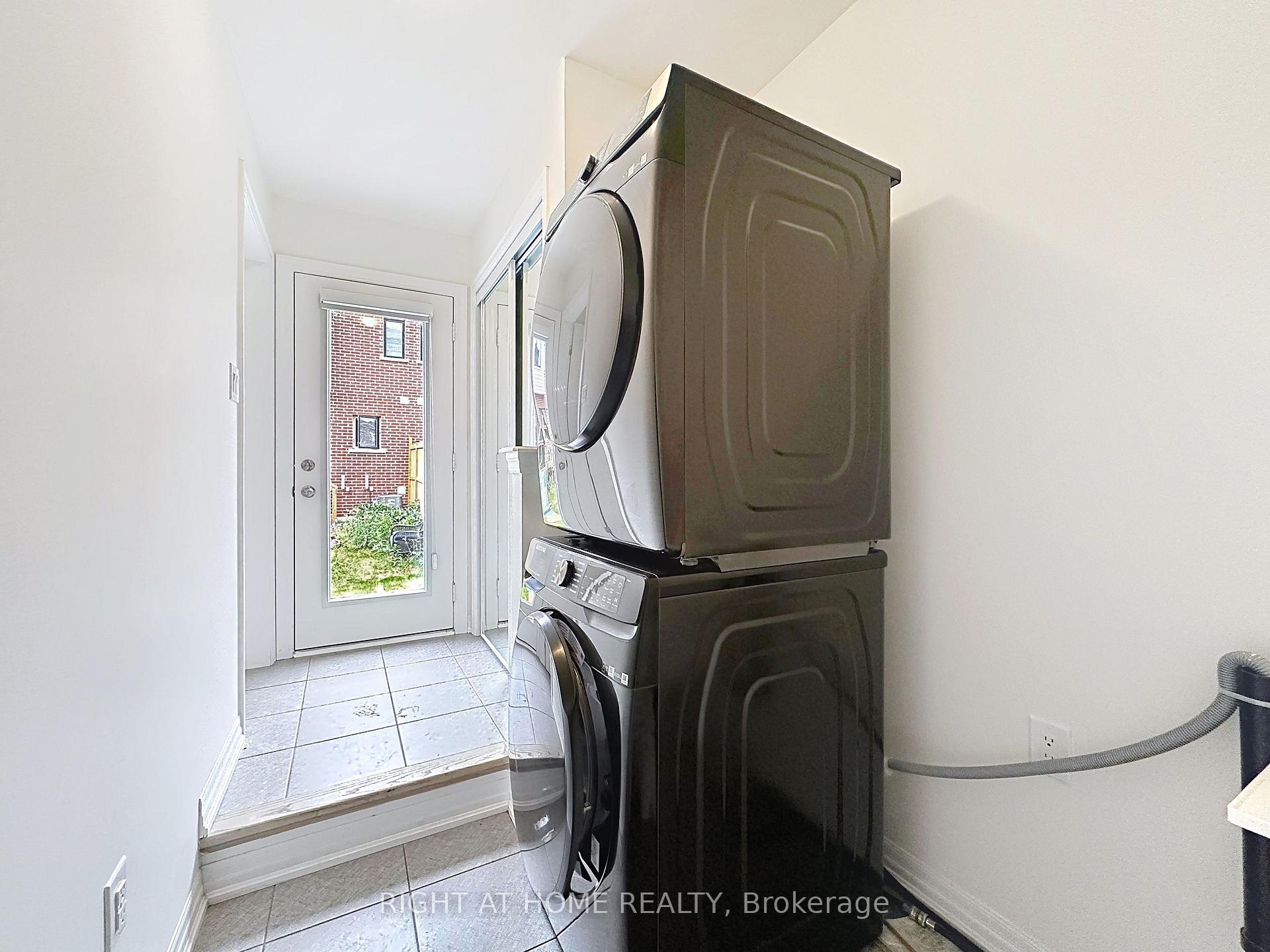 Photo 20 of 209 Vantage Loop, Newmarket, Woodland Hill — HOMEH