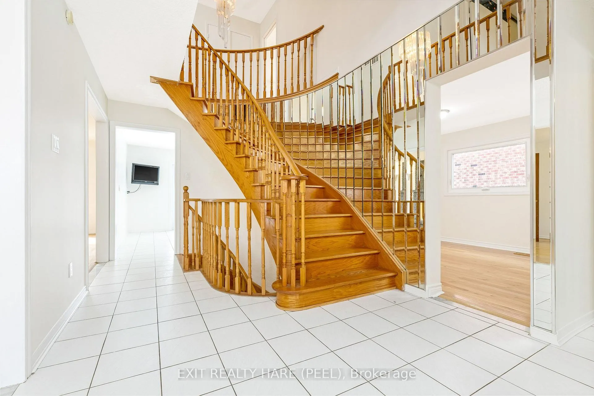 Photo 9 of 6 Ruth Avenue, Brampton, Heart Lake West — HOMEH